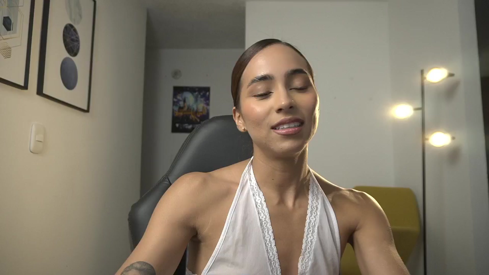 Gallery image thumbnail from Xialing's myfreecams stream on, 02/03/2025, 21:57 image 5 of 20