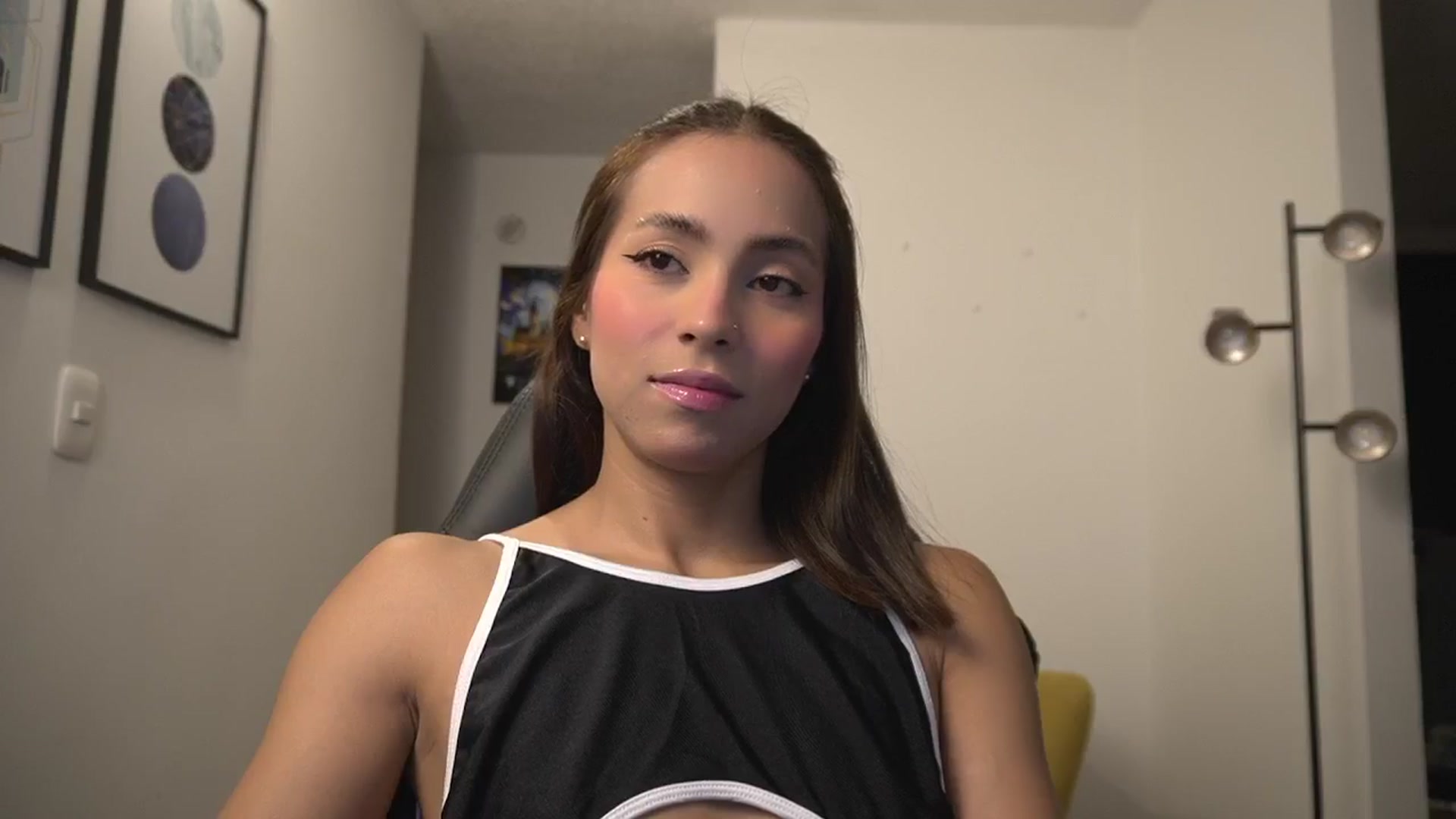 Gallery image thumbnail from Xialing's myfreecams stream on, 02/23/2025, 23:37 image 6 of 20