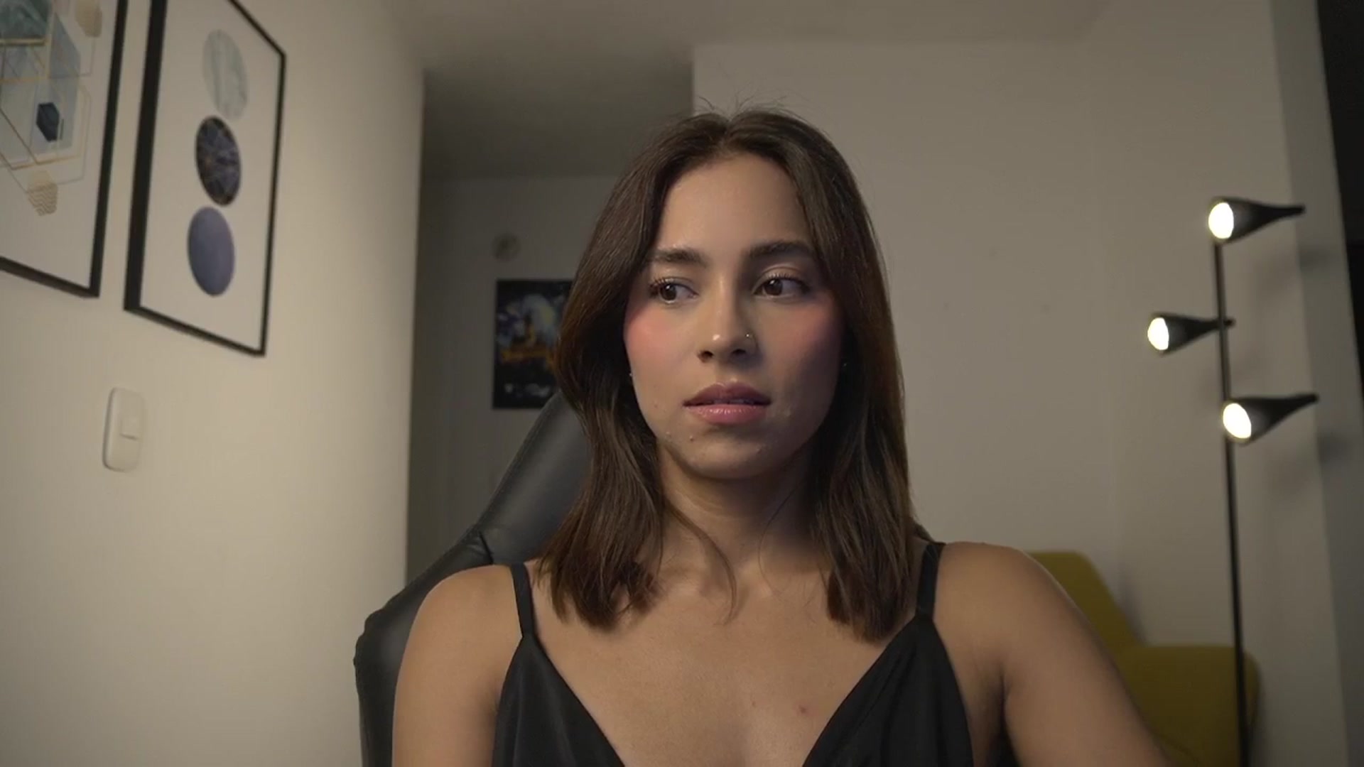 Gallery image thumbnail from Xialing's myfreecams stream on, 03/03/2025, 24:05 image 18 of 20
