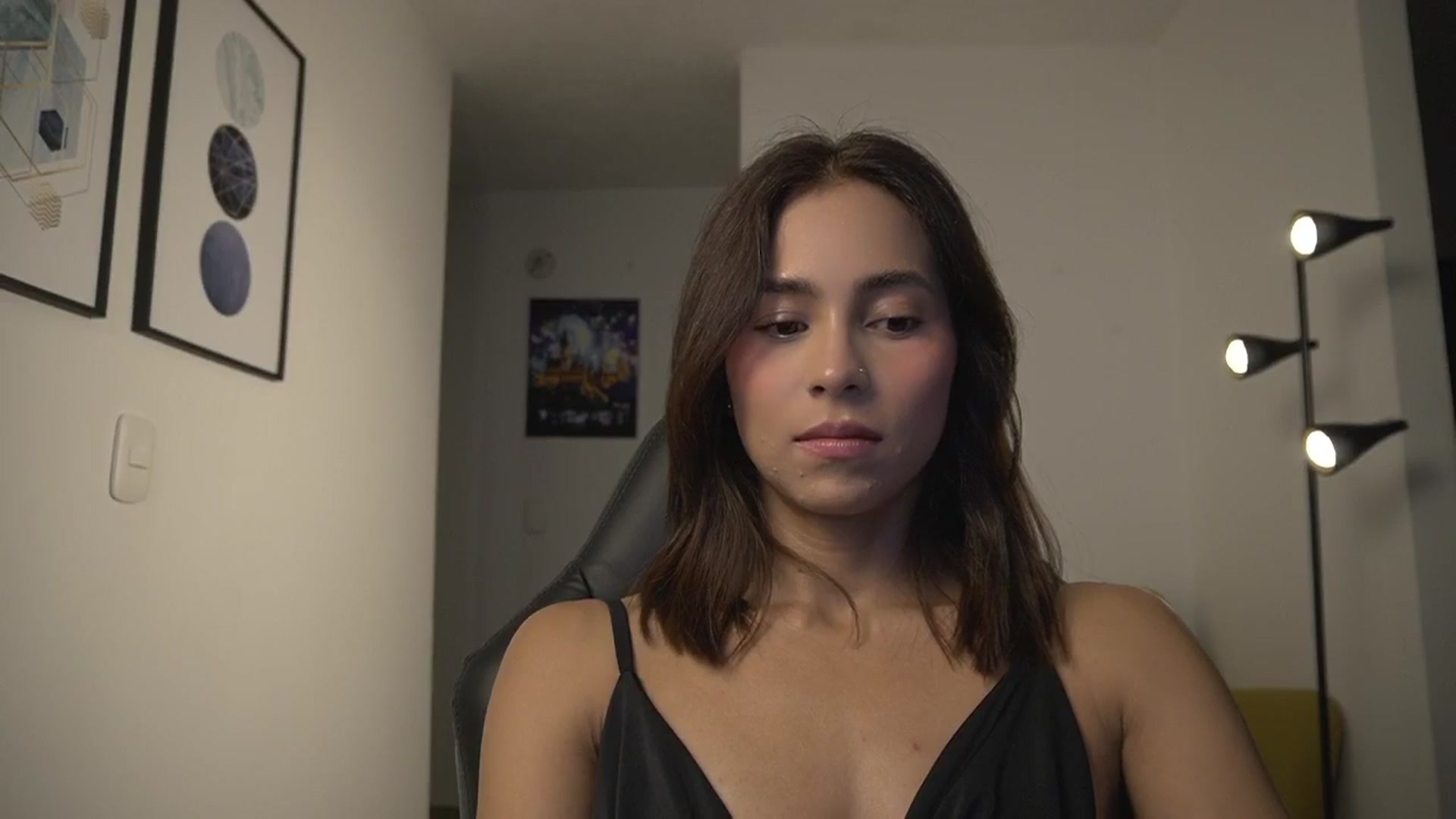 Gallery image thumbnail from Xialing's myfreecams stream on, 03/03/2025, 24:05 image 19 of 20