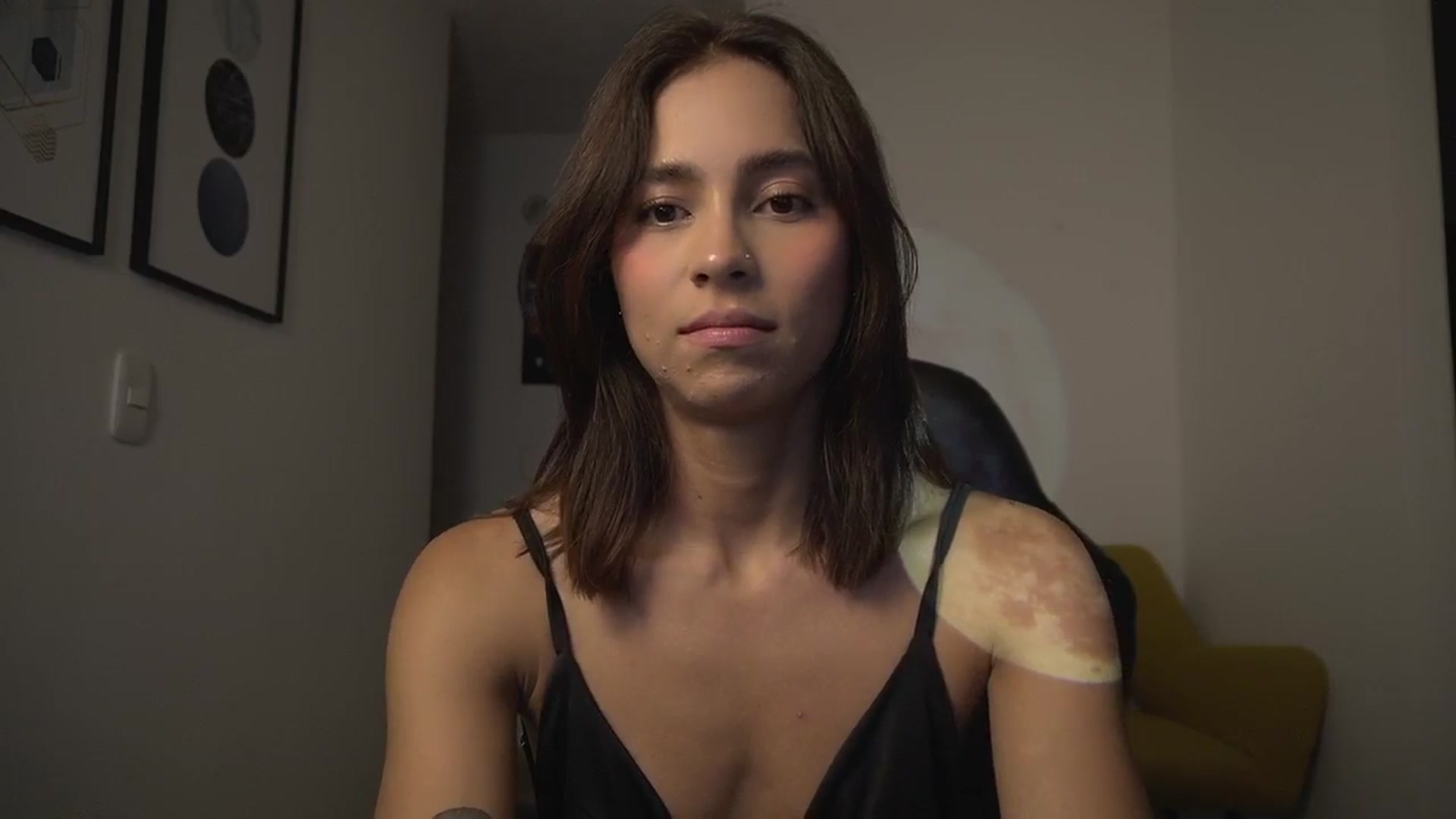 Gallery image thumbnail from Xialing's myfreecams stream on, 03/03/2025, 24:52 image 18 of 20