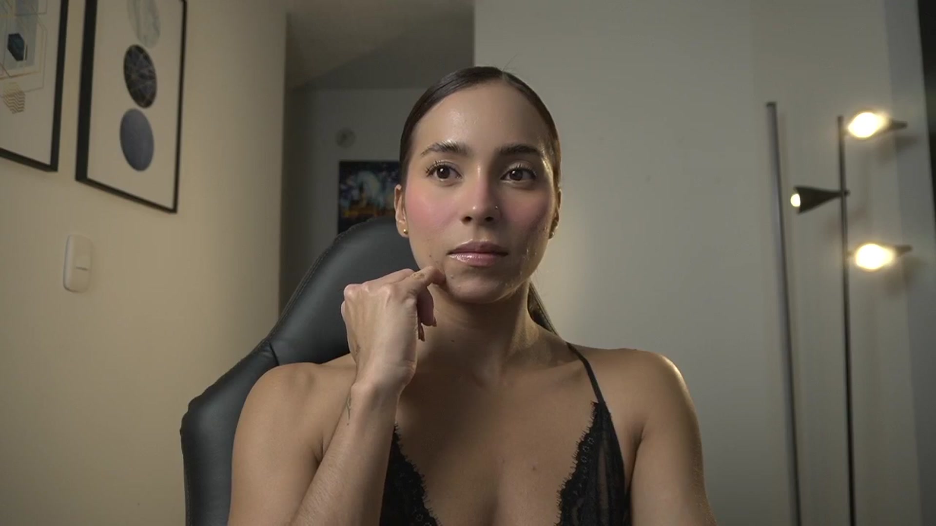 Gallery image thumbnail from Xialing's myfreecams stream on, 03/05/2025, 23:36 image 7 of 20