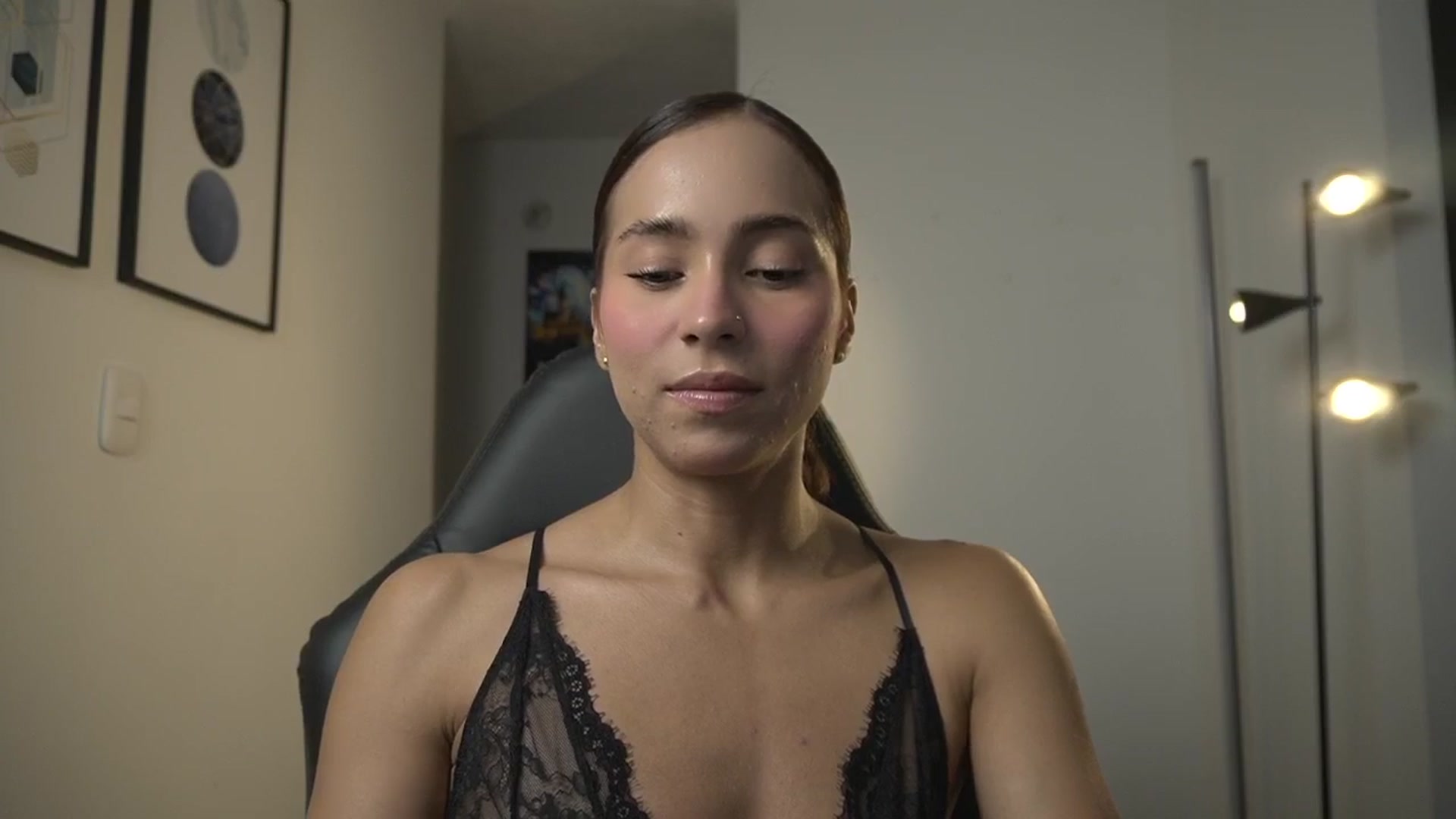 Gallery image thumbnail from Xialing's myfreecams stream on, 03/05/2025, 23:36 image 8 of 20
