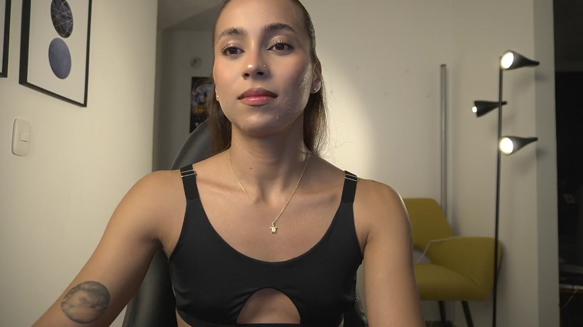 Gallery image thumbnail from Xialing's myfreecams stream on, 03/11/2025, 23:15 image 16 of 20