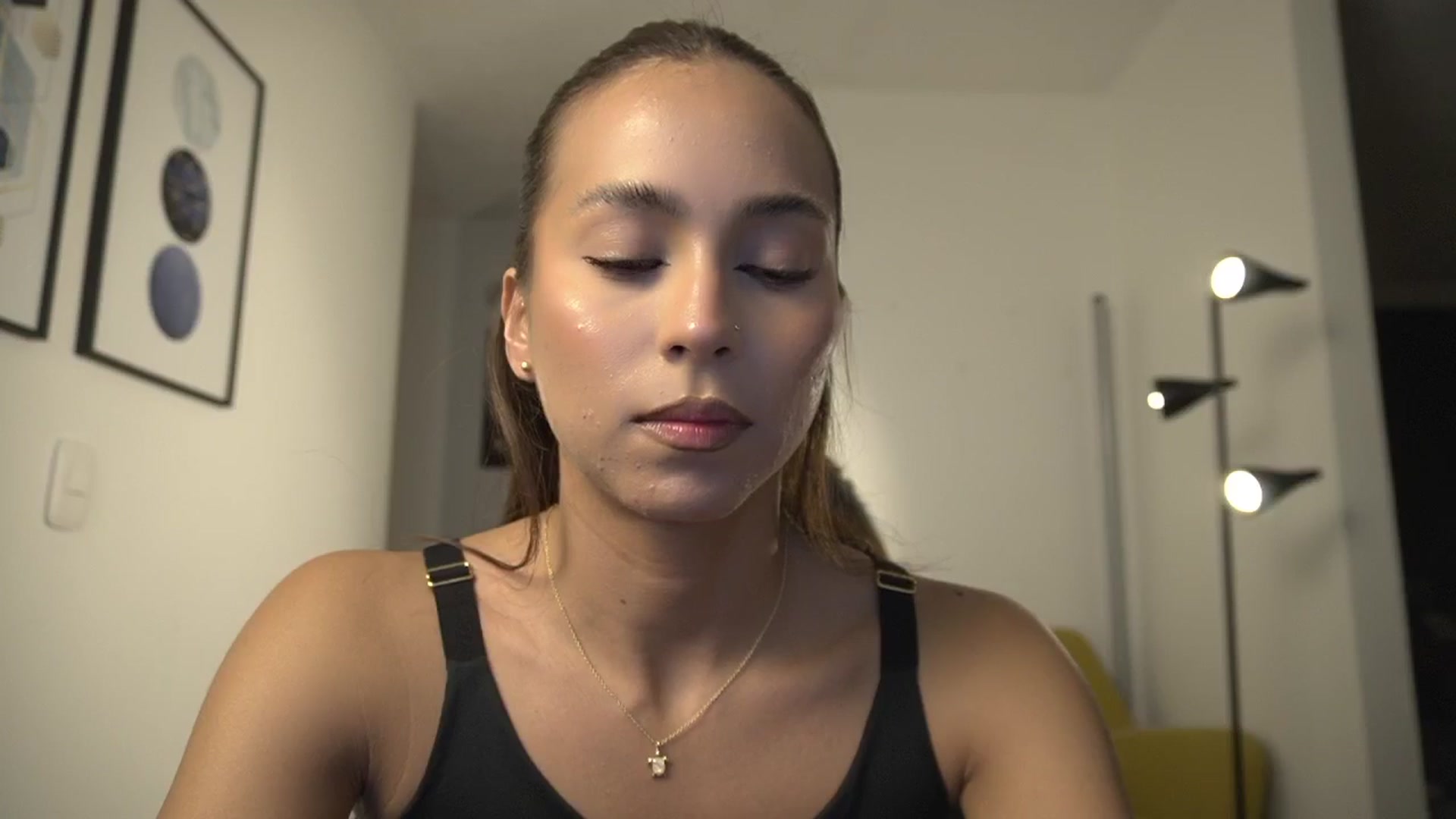 Gallery image thumbnail from Xialing's myfreecams stream on, 03/12/2025, 24:44 image 14 of 20
