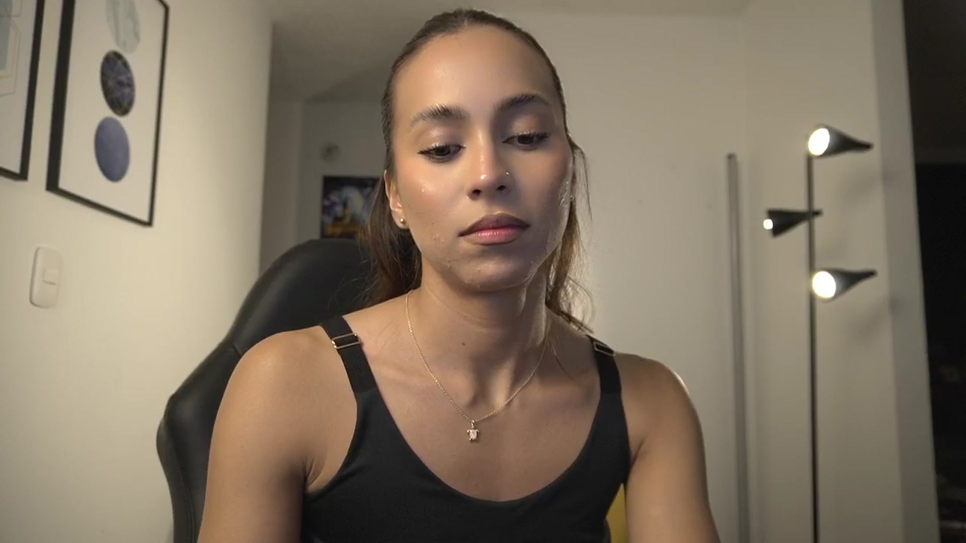 Gallery image thumbnail from Xialing's myfreecams stream on, 03/12/2025, 24:44 image 18 of 20