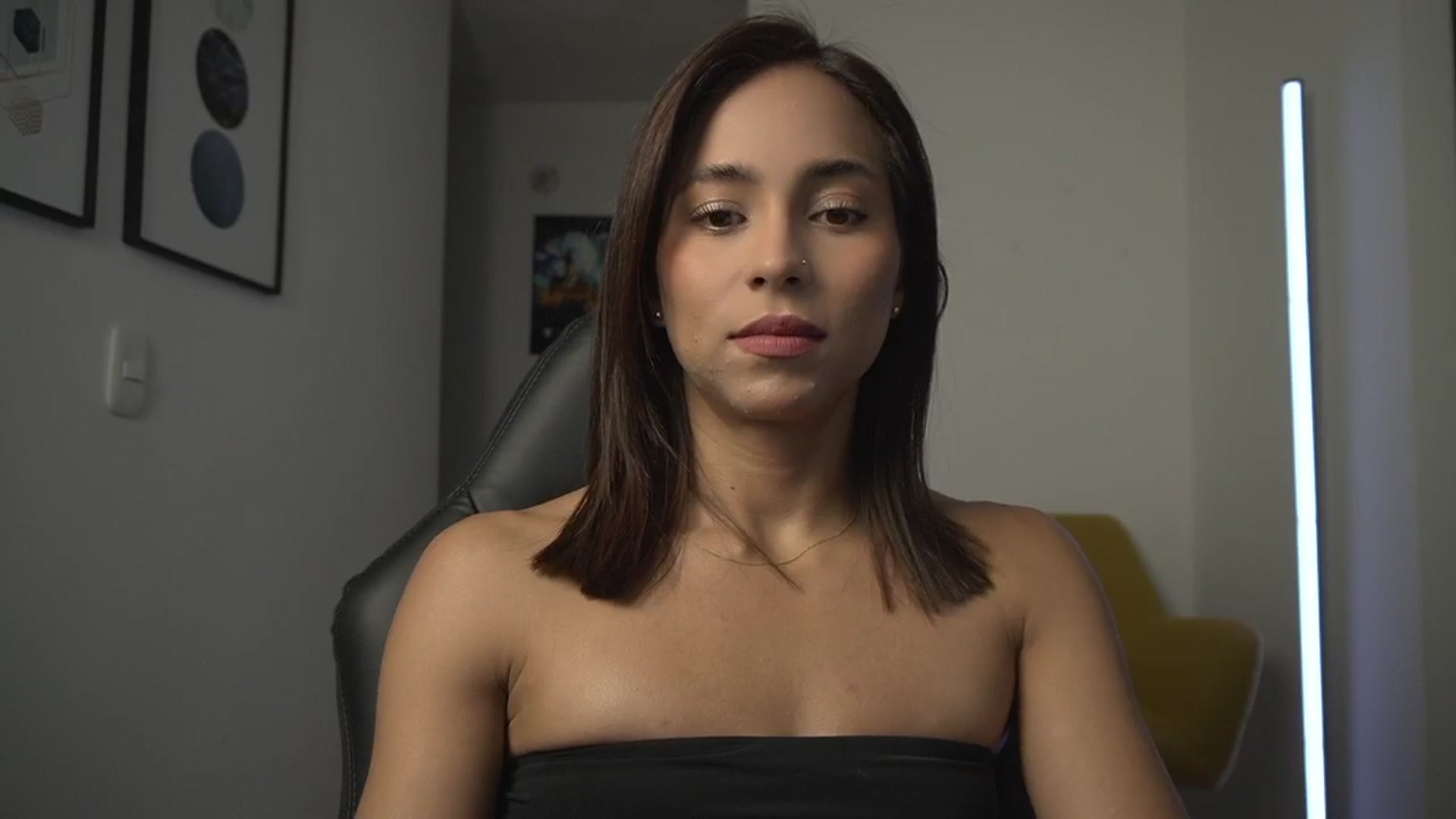 Gallery image thumbnail from Xialing's myfreecams stream on, 03/15/2025, 21:12 image 8 of 20