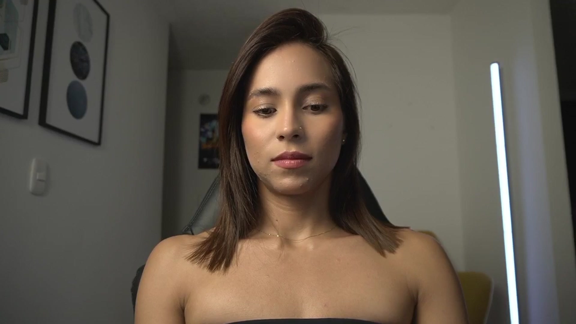 Gallery image thumbnail from Xialing's myfreecams stream on, 03/16/2025, 24:18 image 8 of 20