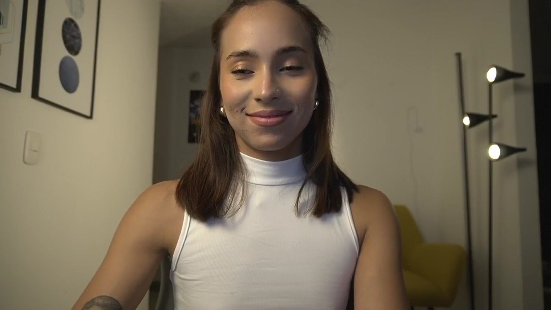 Gallery image thumbnail from Xialing's myfreecams stream on, 03/19/2025, 24:06 image 9 of 20