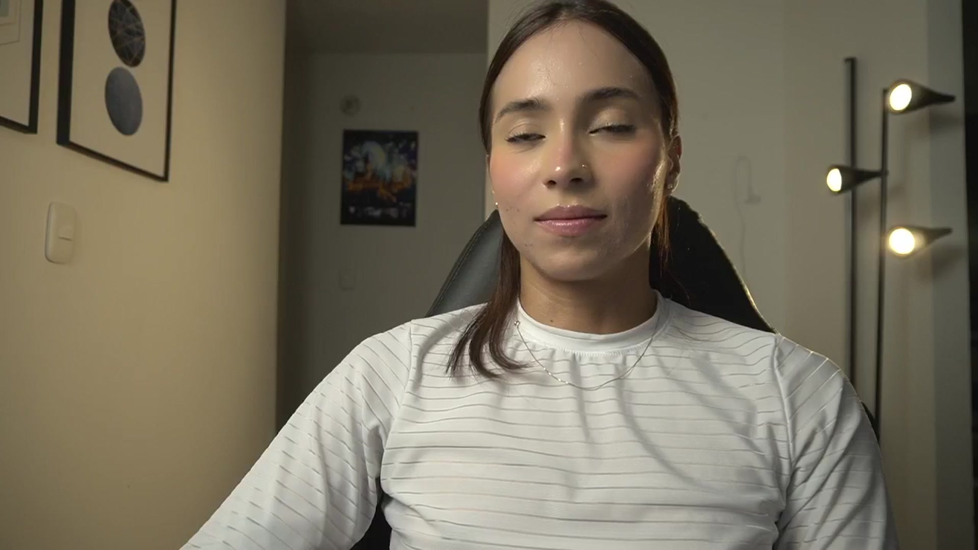 Gallery image thumbnail from Xialing's myfreecams stream on, 03/19/2025, 23:55 image 16 of 20