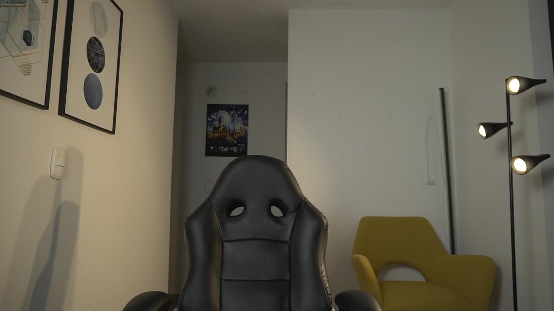 Gallery image thumbnail from Xialing's myfreecams stream on, 03/24/2025, 23:28 image 9 of 20