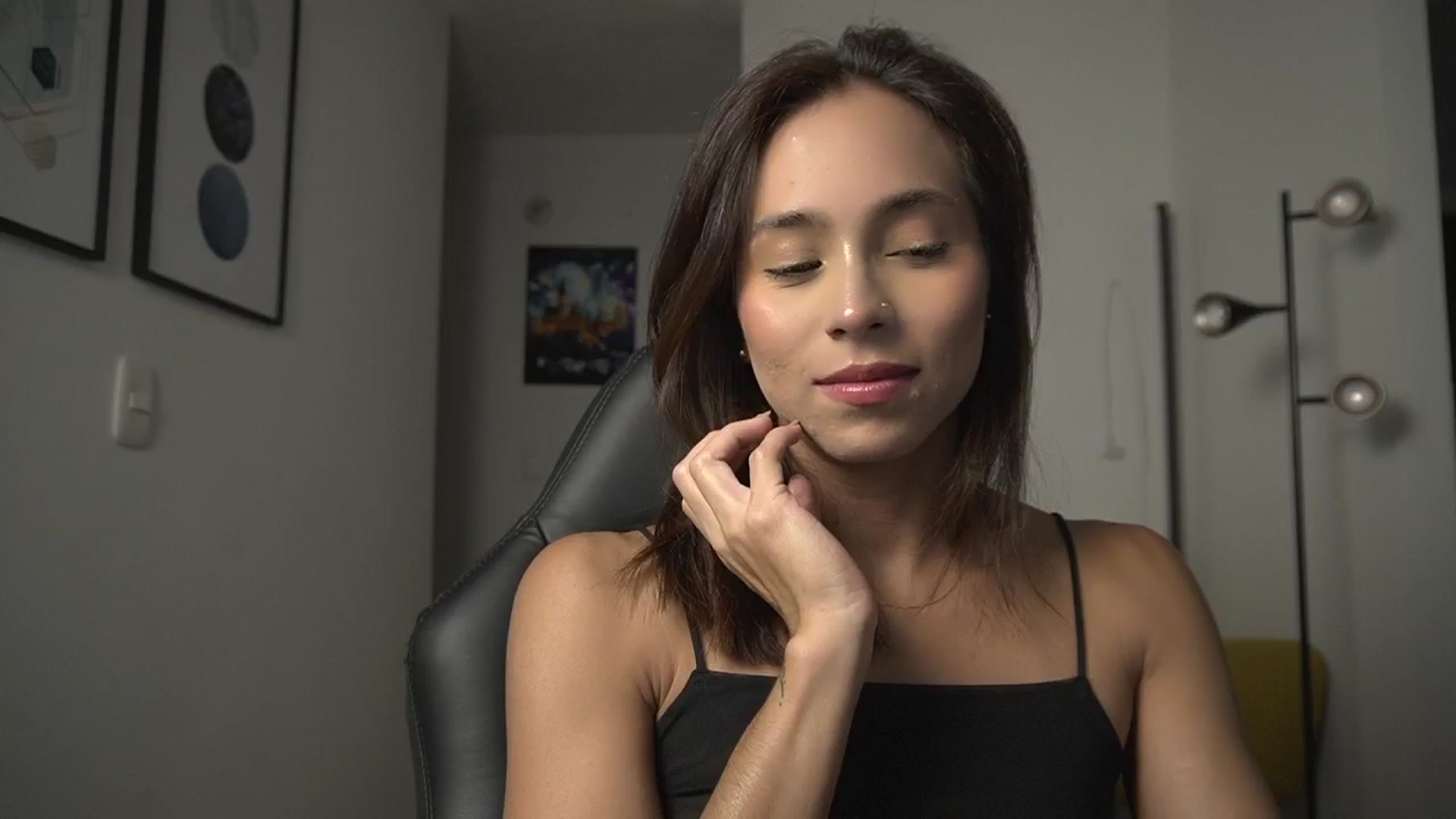Gallery image thumbnail from Xialing's myfreecams stream on, 03/27/2025, 23:17 image 1 of 20