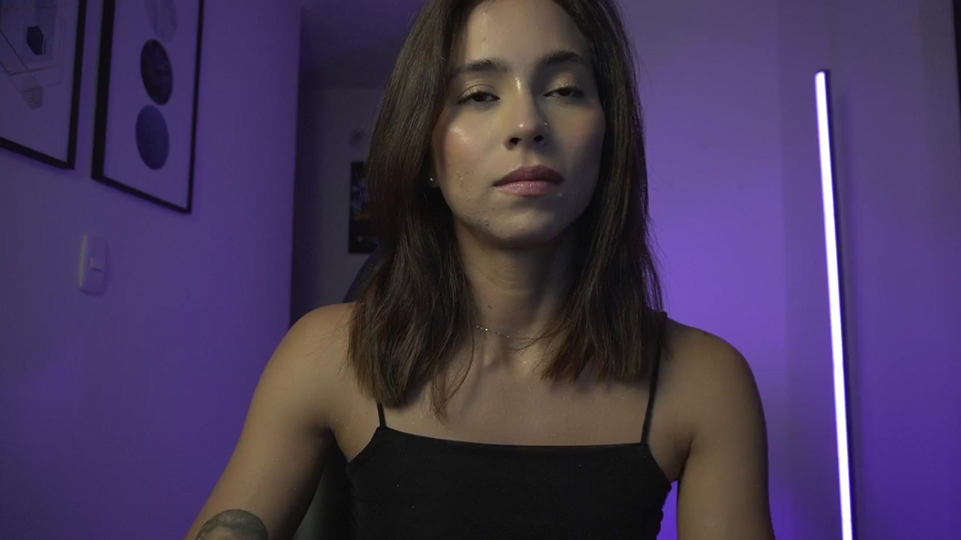 Gallery image thumbnail from Xialing's myfreecams stream on, 03/27/2025, 23:17 image 19 of 20