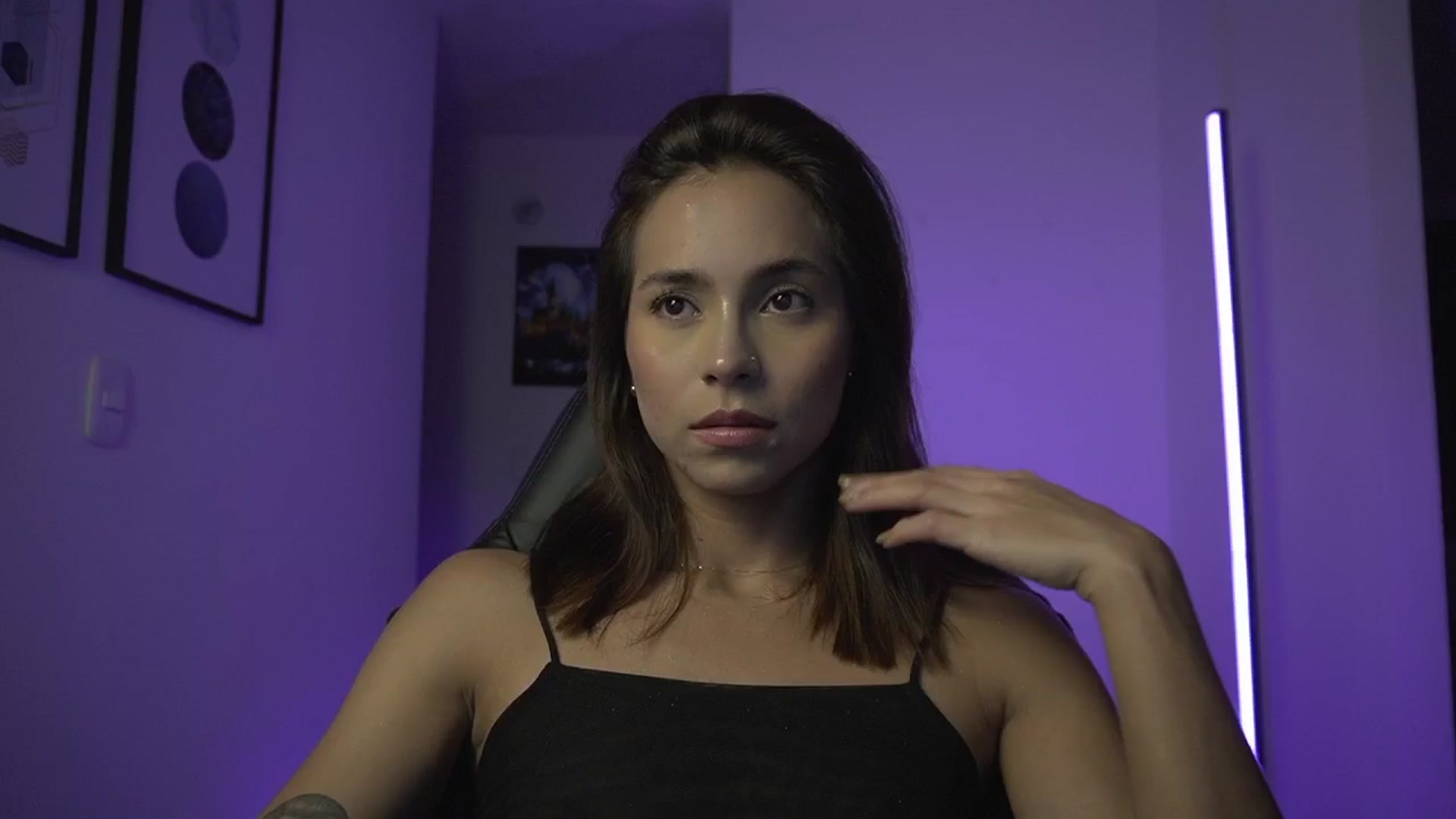 Gallery image thumbnail from Xialing's myfreecams stream on, 03/28/2025, 24:27 image 1 of 20