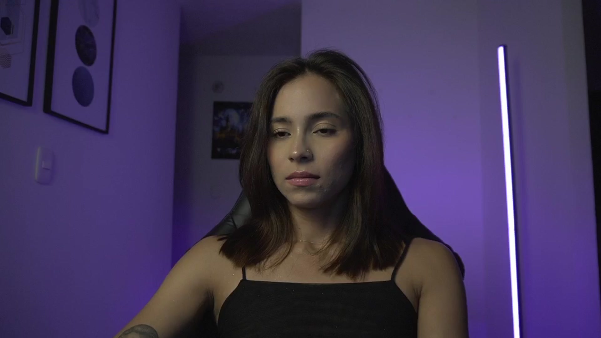 Gallery image thumbnail from Xialing's myfreecams stream on, 03/28/2025, 24:27 image 3 of 20