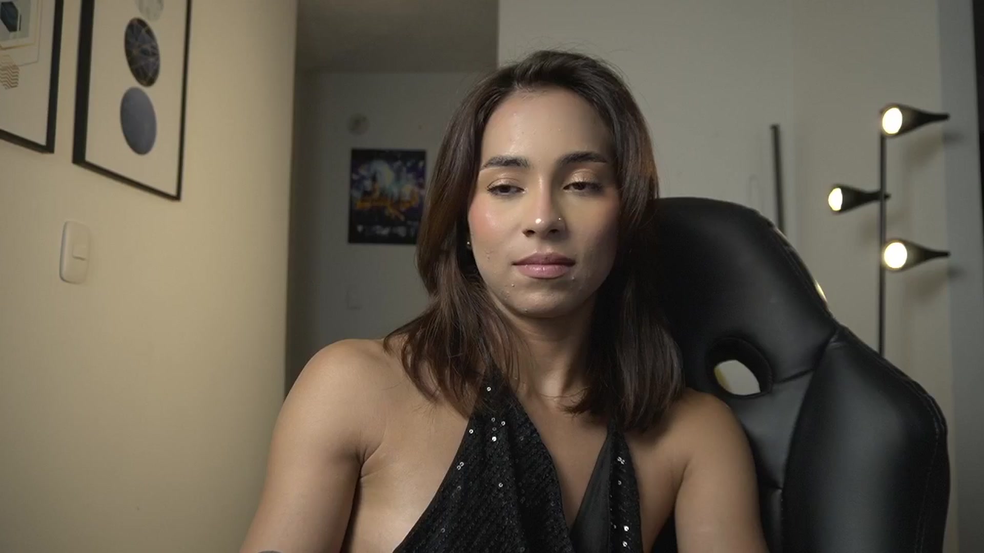 Gallery image thumbnail from Xialing's myfreecams stream on, 03/30/2025, 23:36 image 11 of 20
