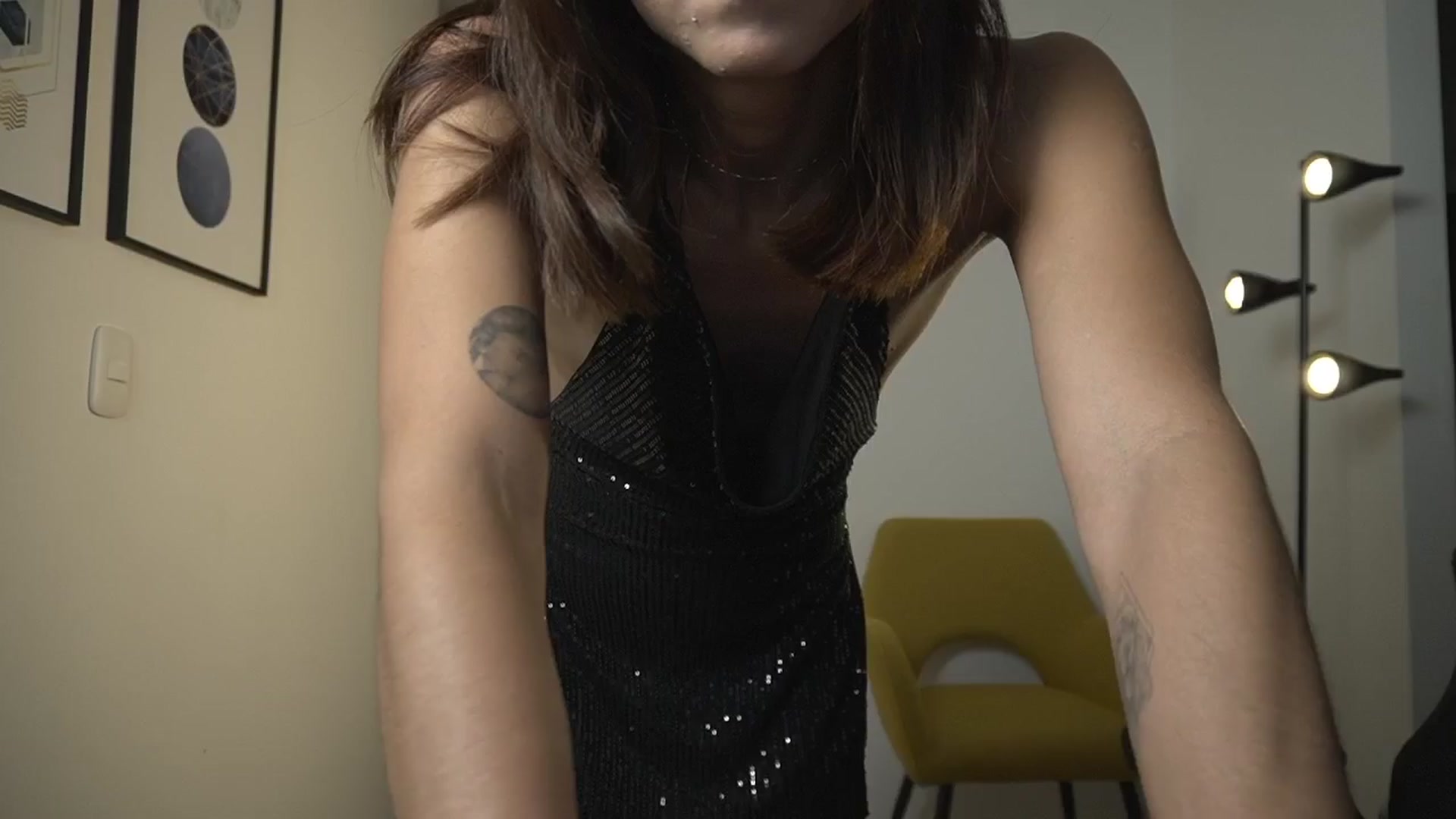Gallery image thumbnail from Xialing's myfreecams stream on, 03/30/2025, 23:36 image 8 of 20