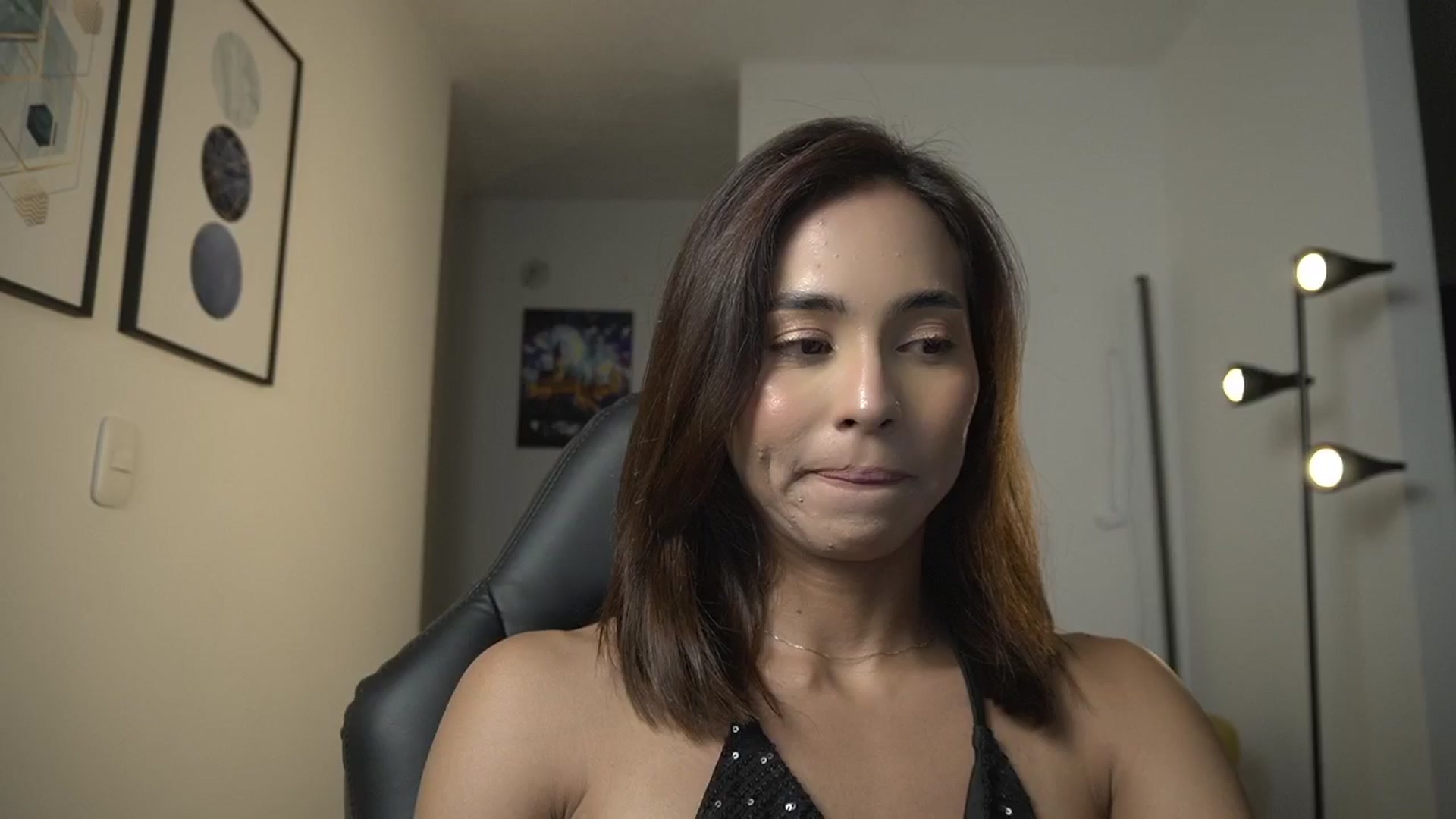 Gallery image thumbnail from Xialing's myfreecams stream on, 03/30/2025, 23:36 image 17 of 20