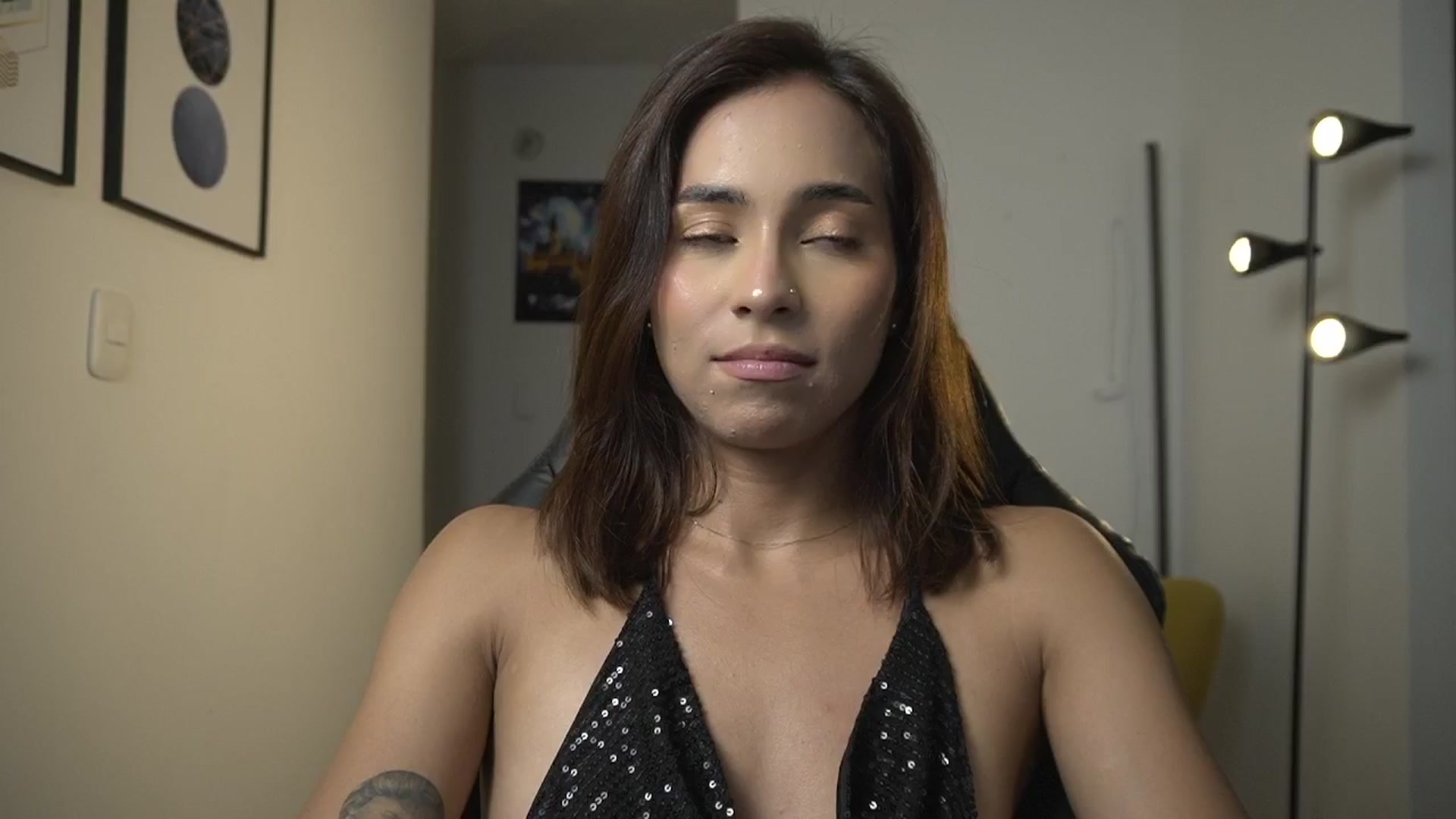 Gallery image thumbnail from Xialing's myfreecams stream on, 03/30/2025, 23:36 image 19 of 20