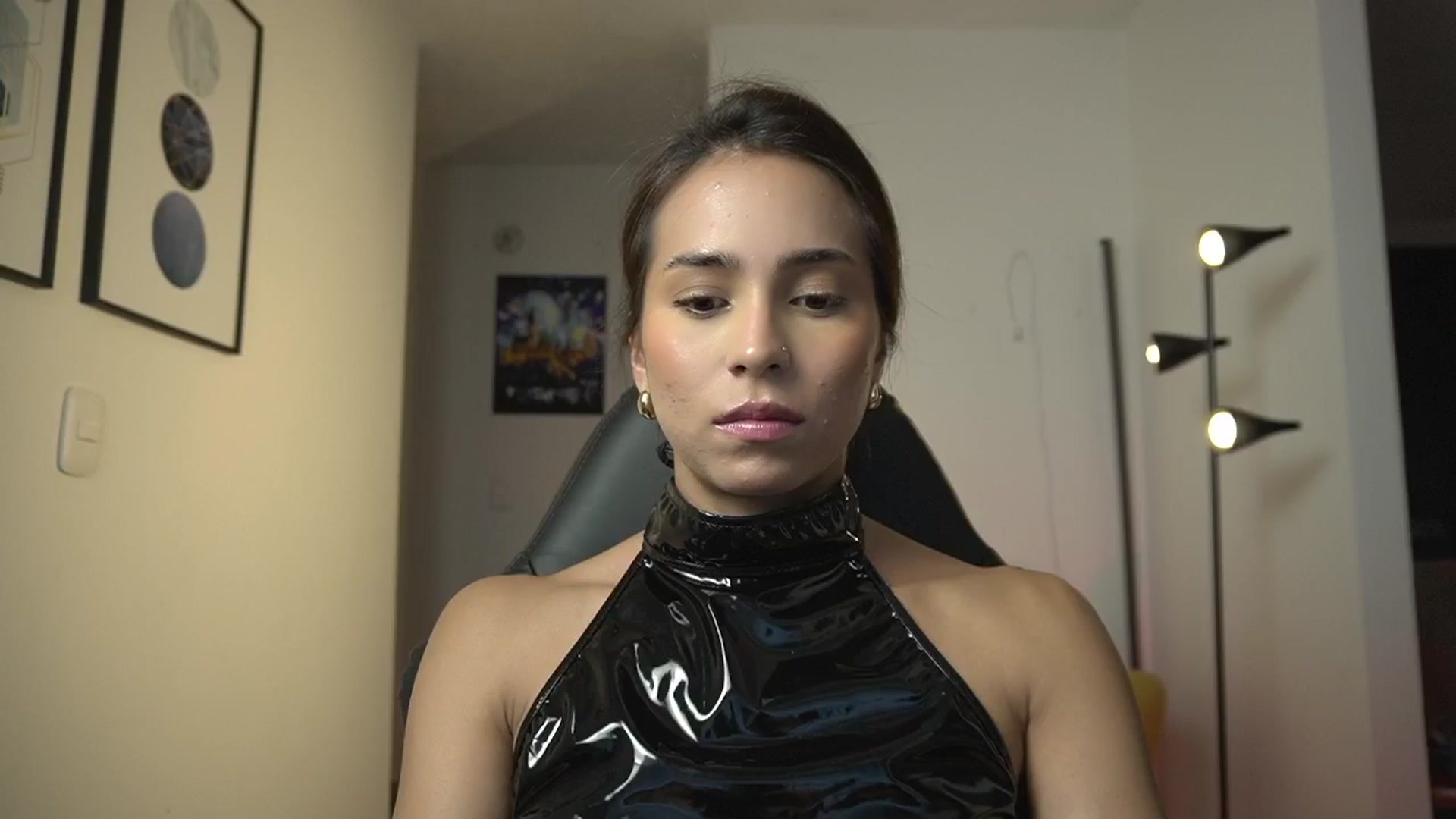 Gallery image thumbnail from Xialing's myfreecams stream on, 04/09/2025, 24:58 image 4 of 20
