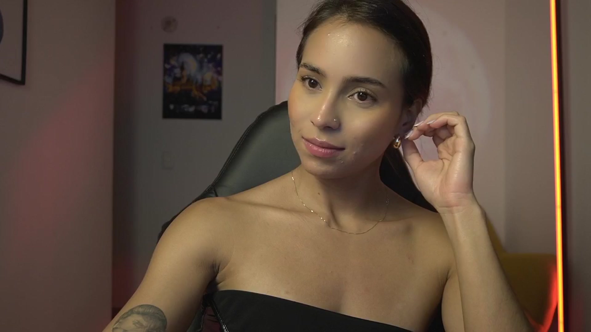 Gallery image thumbnail from Xialing's myfreecams stream on, 04/09/2025, 24:58 image 19 of 20
