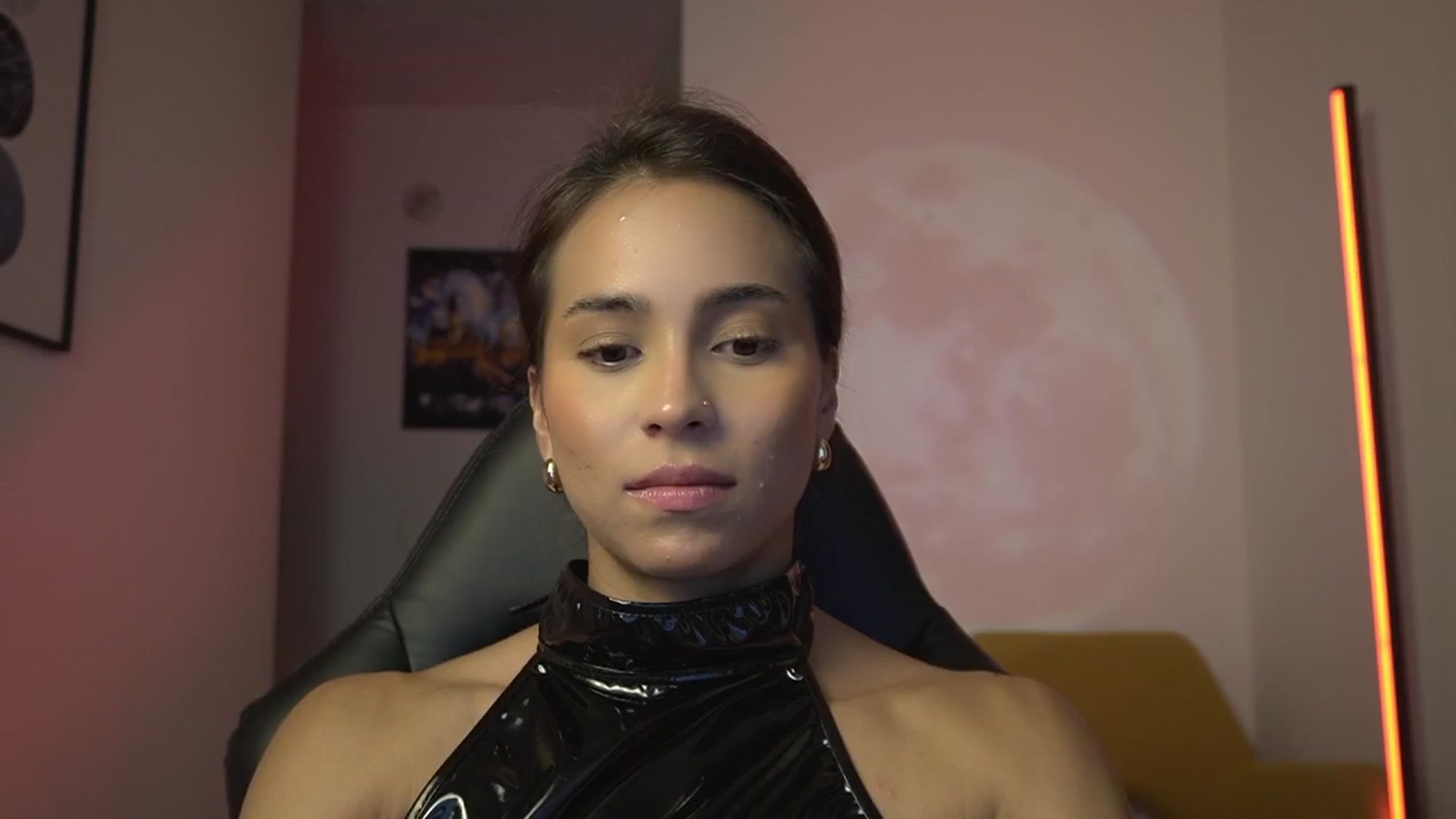 Gallery image thumbnail from Xialing's myfreecams stream on, 04/09/2025, 24:58 image 16 of 20