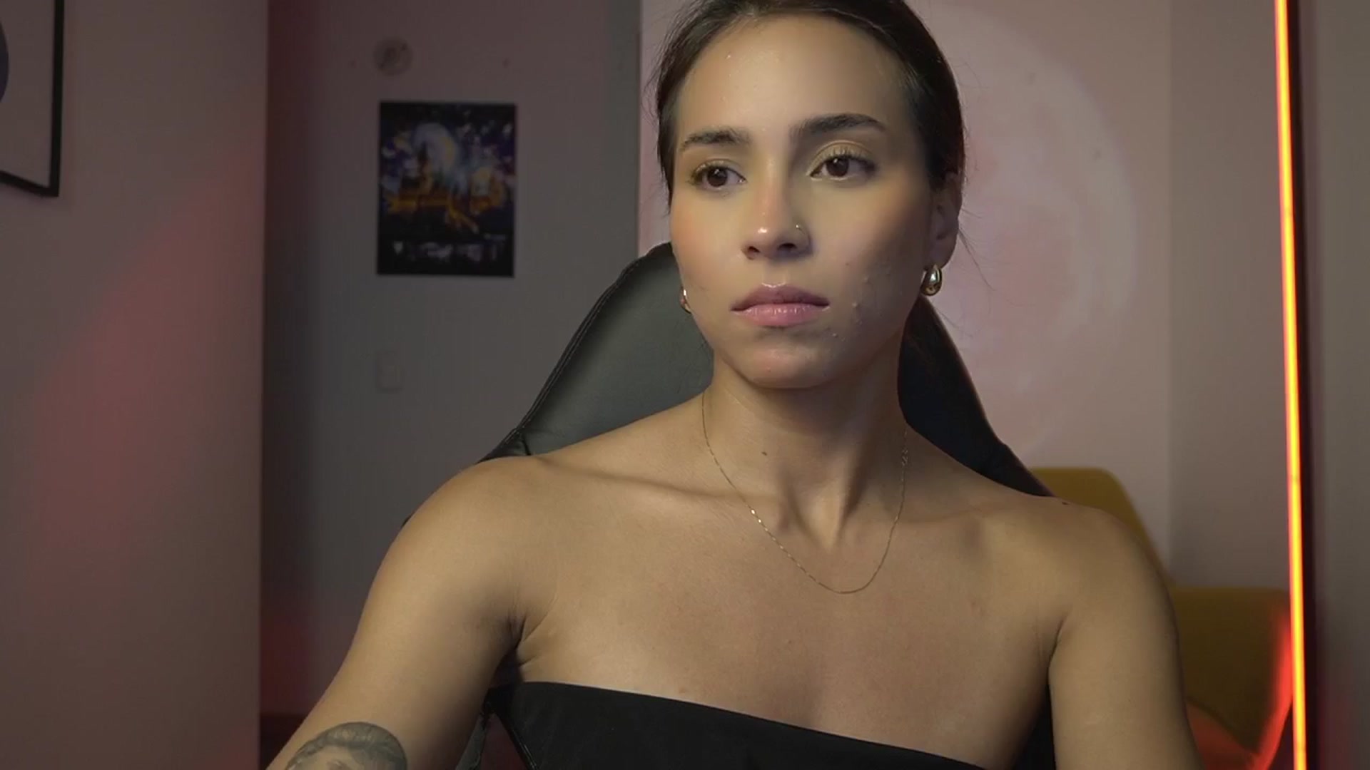 Gallery image thumbnail from Xialing's myfreecams stream on, 04/09/2025, 24:58 image 20 of 20