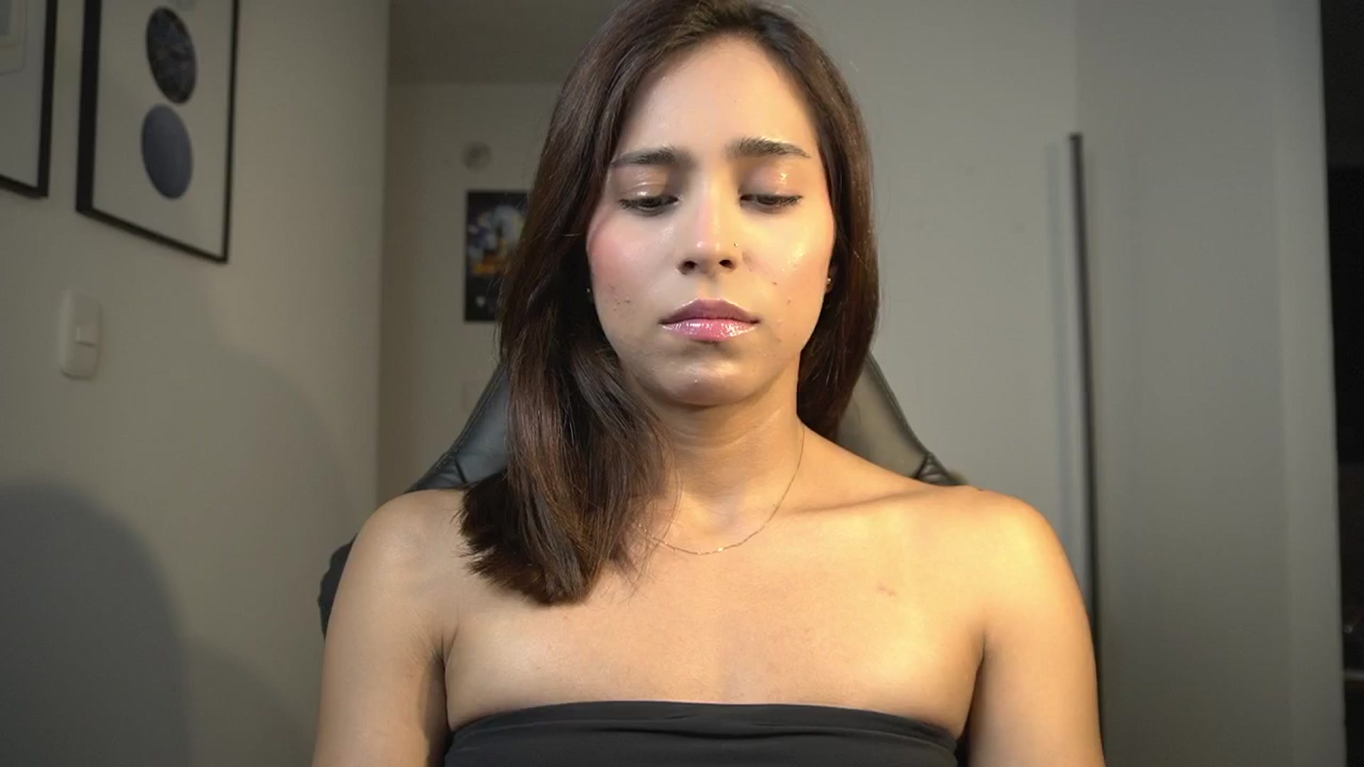 Gallery image thumbnail from Xialing's myfreecams stream on, 04/10/2025, 24:25 image 10 of 20
