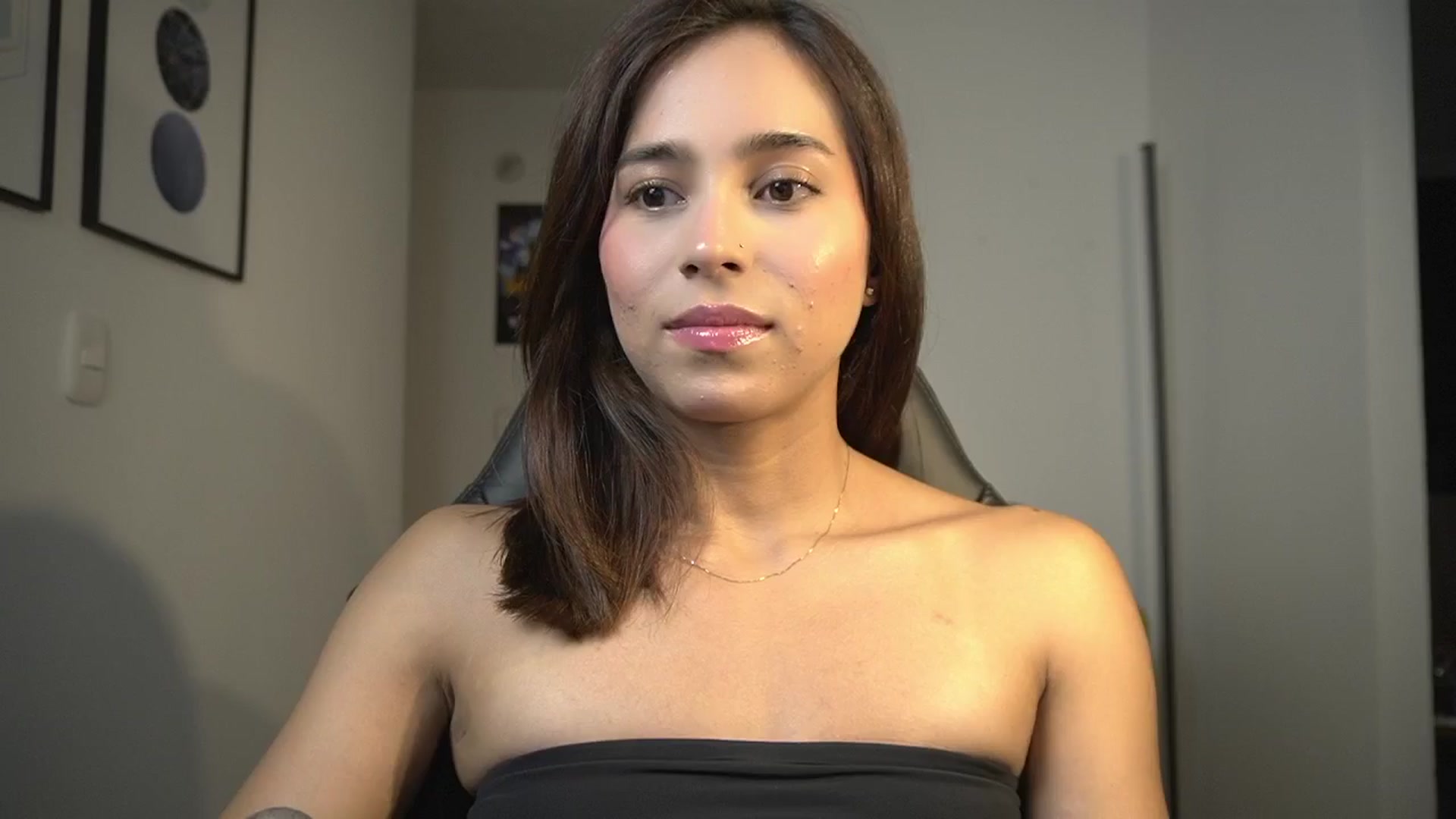 Gallery image thumbnail from Xialing's myfreecams stream on, 04/10/2025, 24:25 image 9 of 20