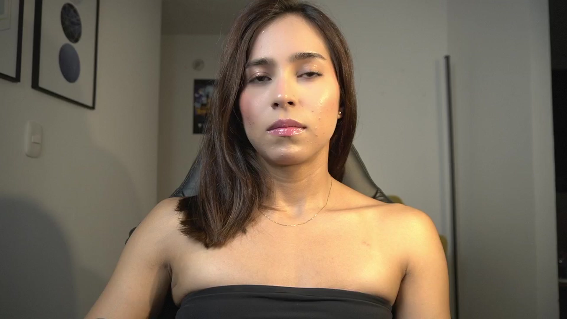 Gallery image thumbnail from Xialing's myfreecams stream on, 04/10/2025, 24:25 image 7 of 20