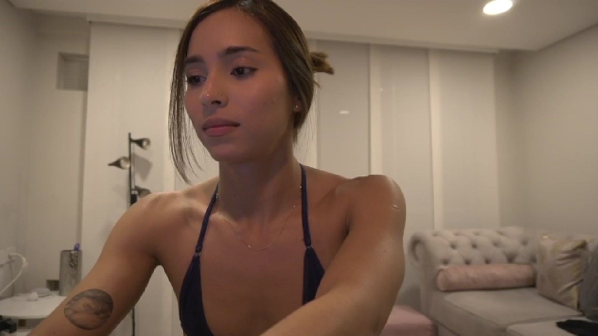 Gallery image thumbnail from Xialing's myfreecams stream on, 05/09/2025, 01:31 image 17 of 20