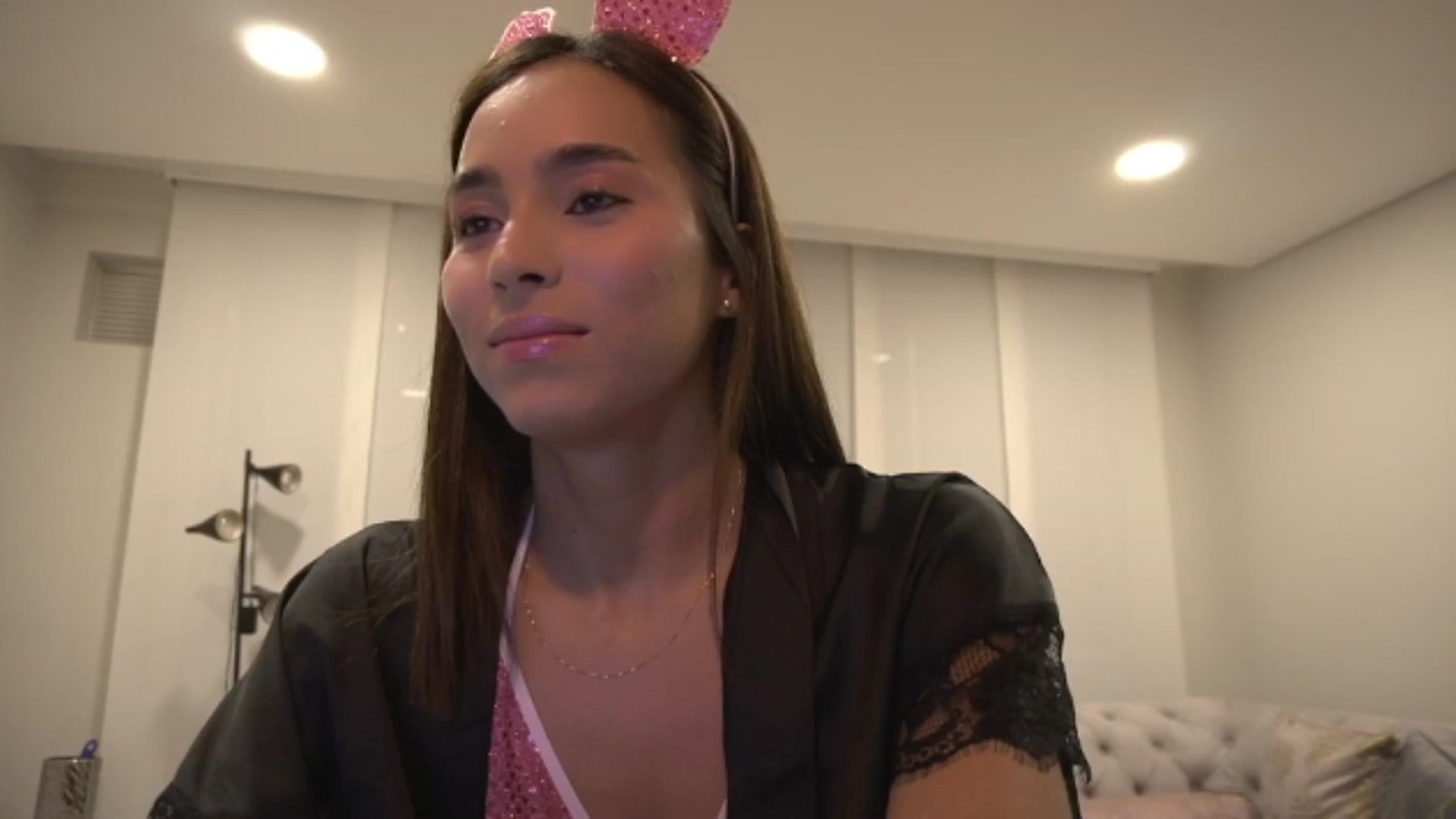 Gallery image thumbnail from Xialing's myfreecams stream on, 05/10/2025, 01:01 image 10 of 20