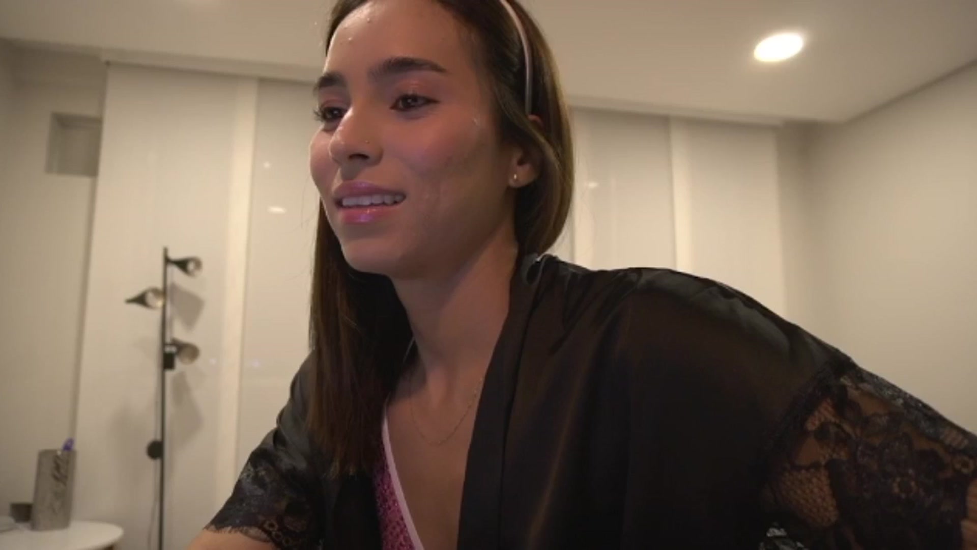 Gallery image thumbnail from Xialing's myfreecams stream on, 05/10/2025, 01:01 image 6 of 20