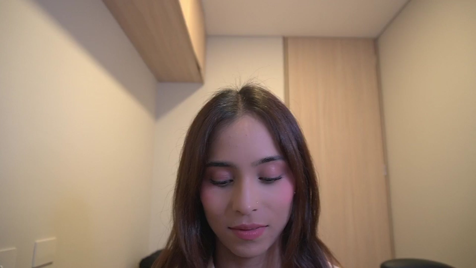 Gallery image thumbnail from Xialing's myfreecams stream on, 05/13/2025, 22:34 image 14 of 20