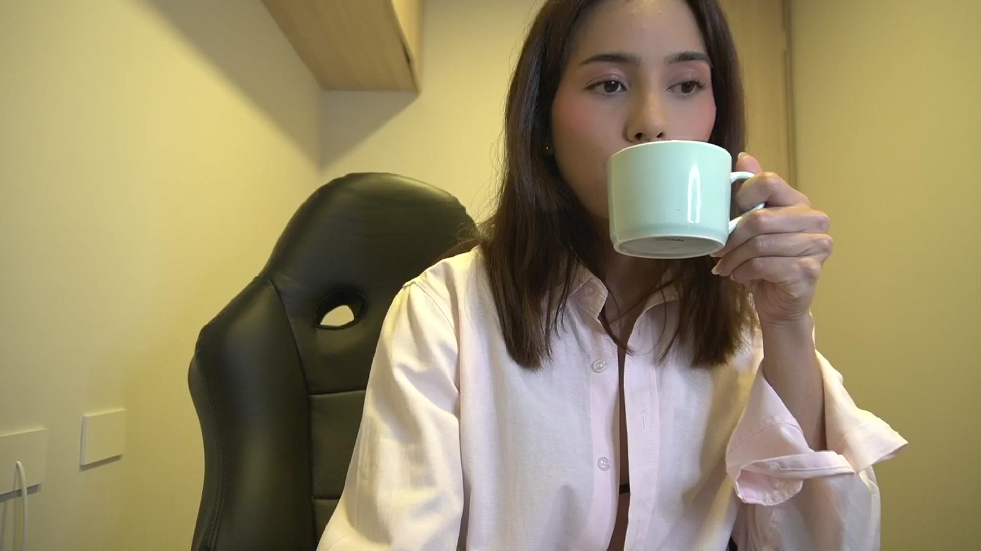 Gallery image thumbnail from Xialing's myfreecams stream on, 05/14/2025, 24:02 image 3 of 20