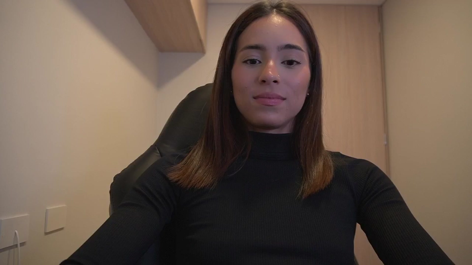 Gallery image thumbnail from Xialing's myfreecams stream on, 05/17/2025, 24:04 image 15 of 20