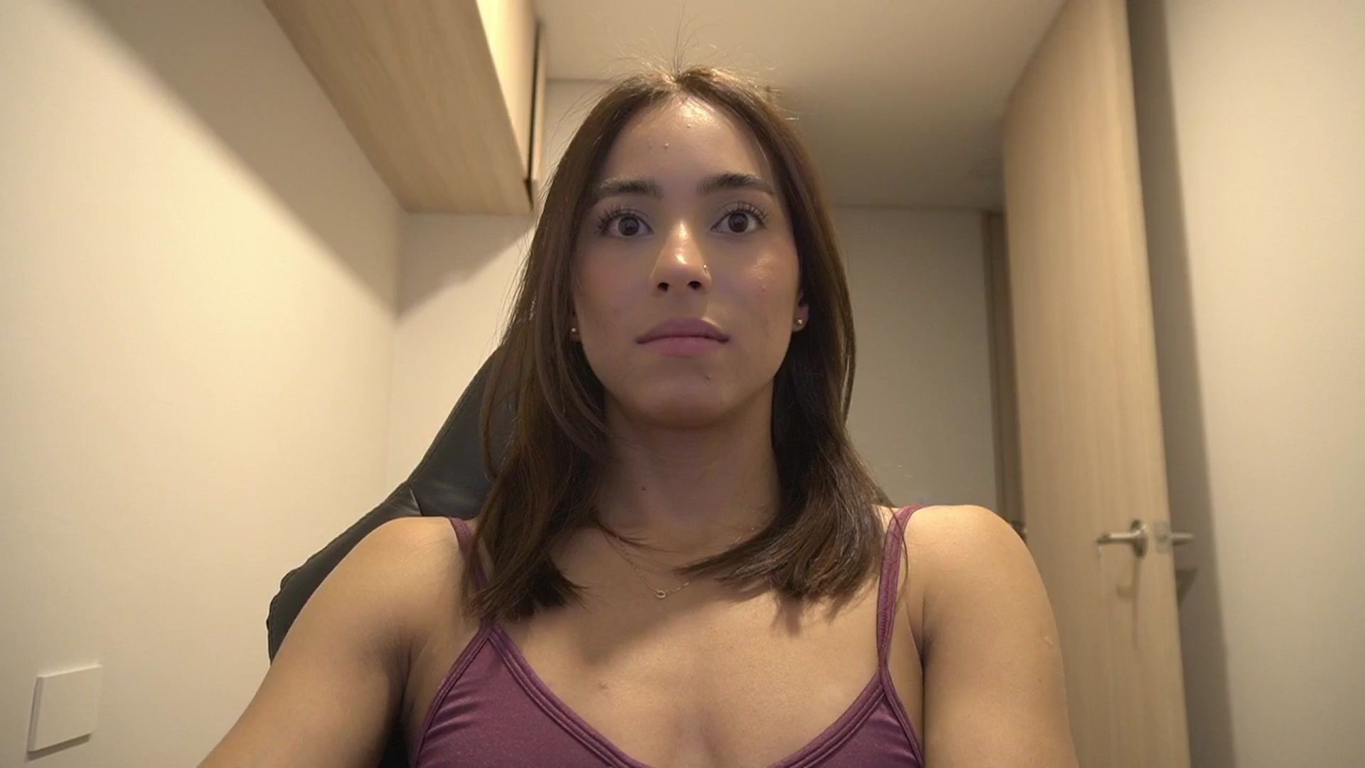 Gallery image thumbnail from Xialing's myfreecams stream on, 05/18/2025, 23:49 image 9 of 20