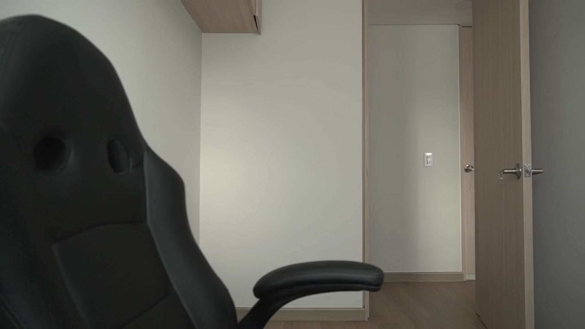 Gallery image thumbnail from Xialing's myfreecams stream on, 05/19/2025, 22:12 image 16 of 20
