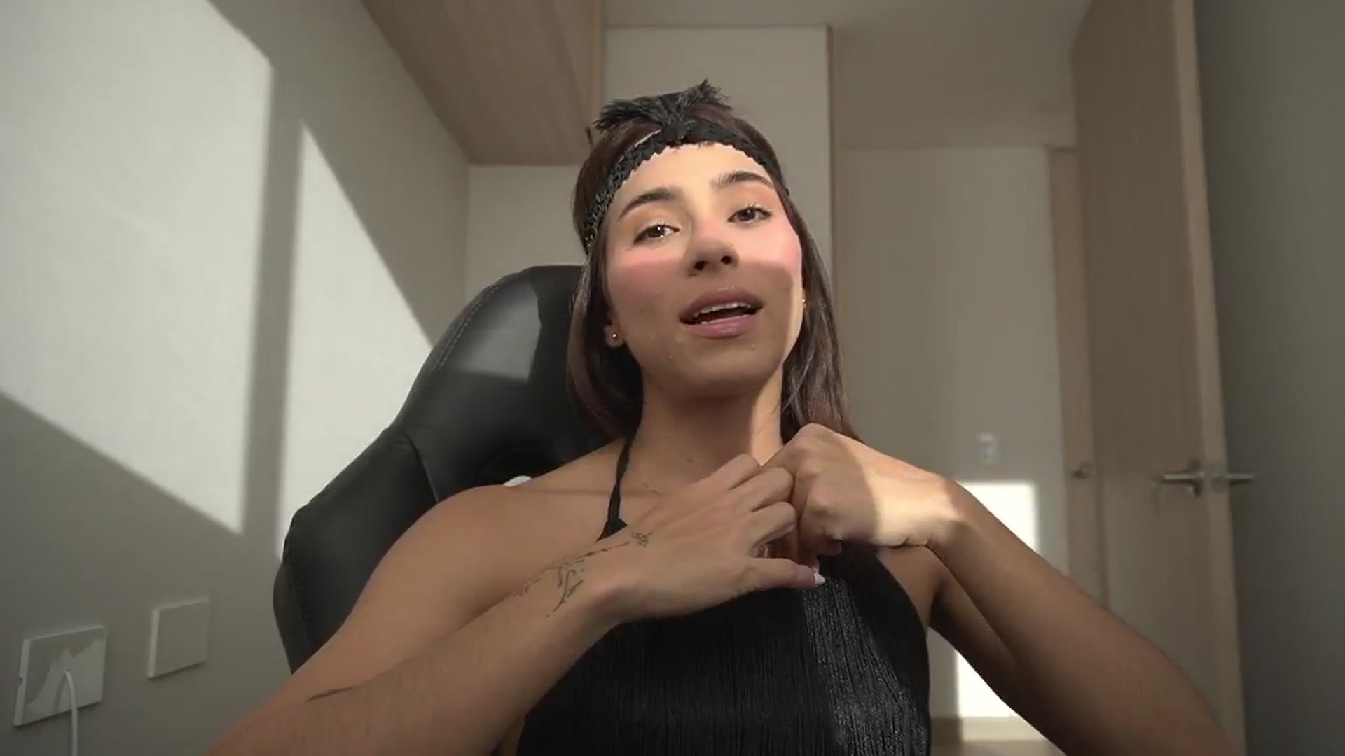 Gallery image thumbnail from Xialing's myfreecams stream on, 05/19/2025, 22:12 image 11 of 20
