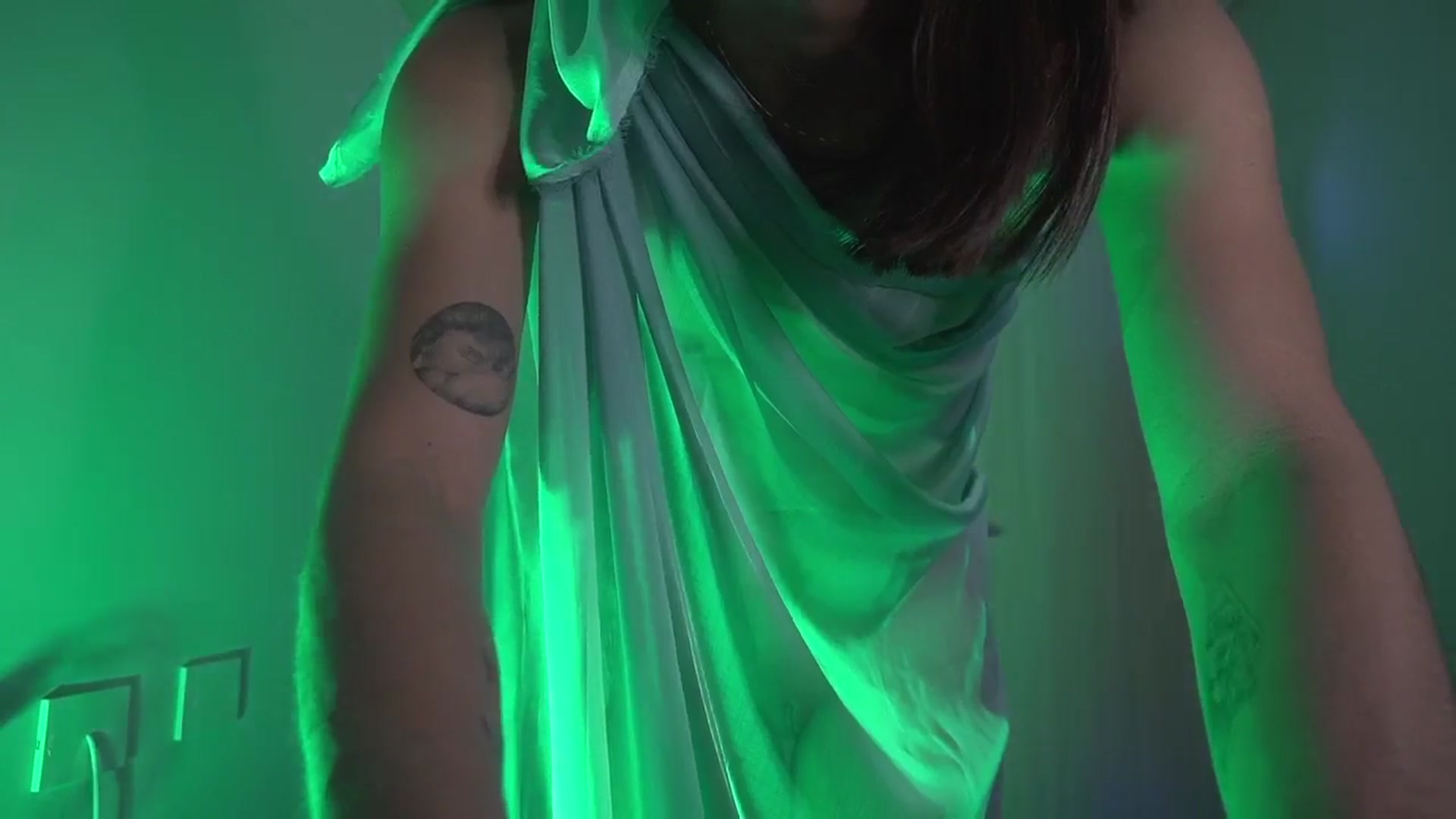 Gallery image thumbnail from Xialing's myfreecams stream on, 05/20/2025, 24:28 image 15 of 20