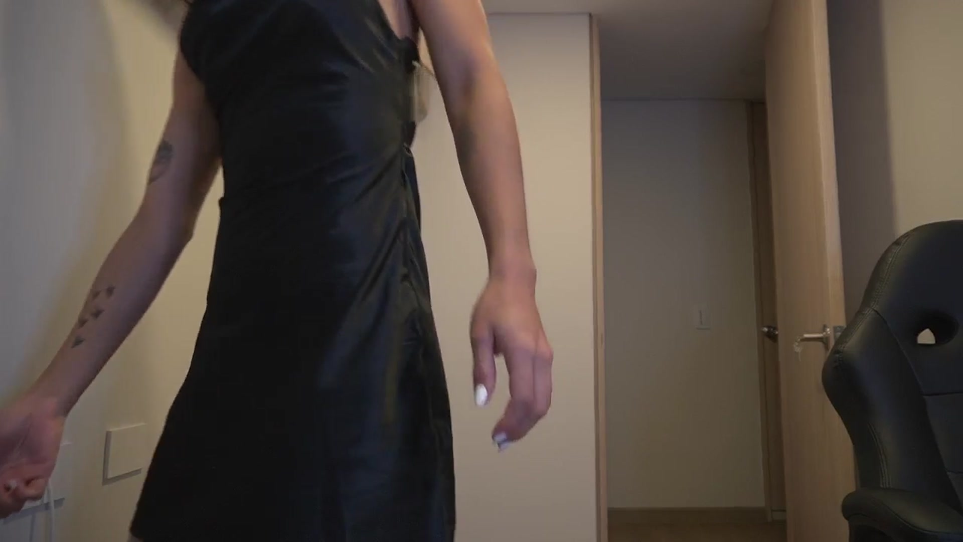 Gallery image thumbnail from Xialing's myfreecams stream on, 05/21/2025, 24:02 image 12 of 20