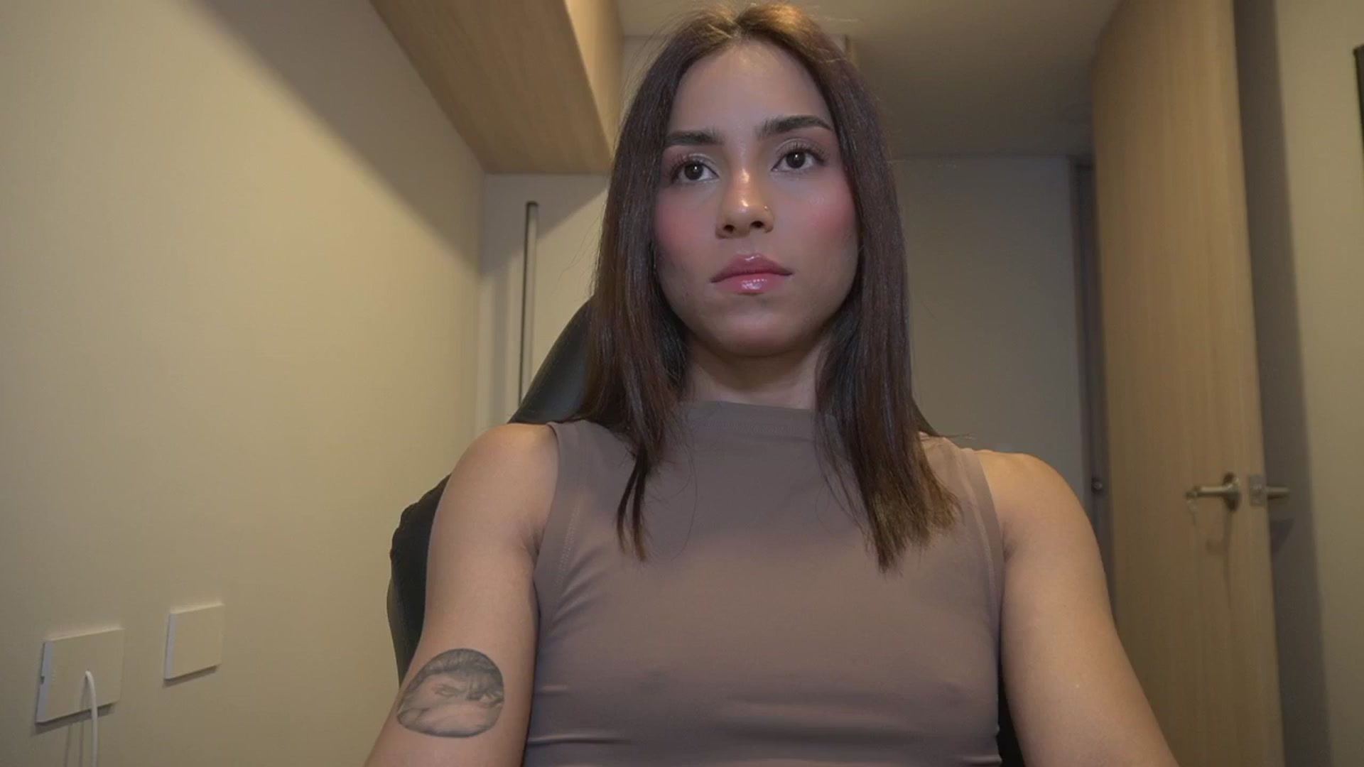 Gallery image thumbnail from Xialing's myfreecams stream on, 06/17/2025, 23:48 image 4 of 20