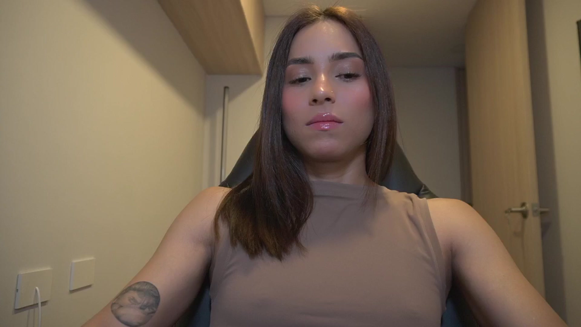 Gallery image thumbnail from Xialing's myfreecams stream on, 06/17/2025, 23:48 image 8 of 20