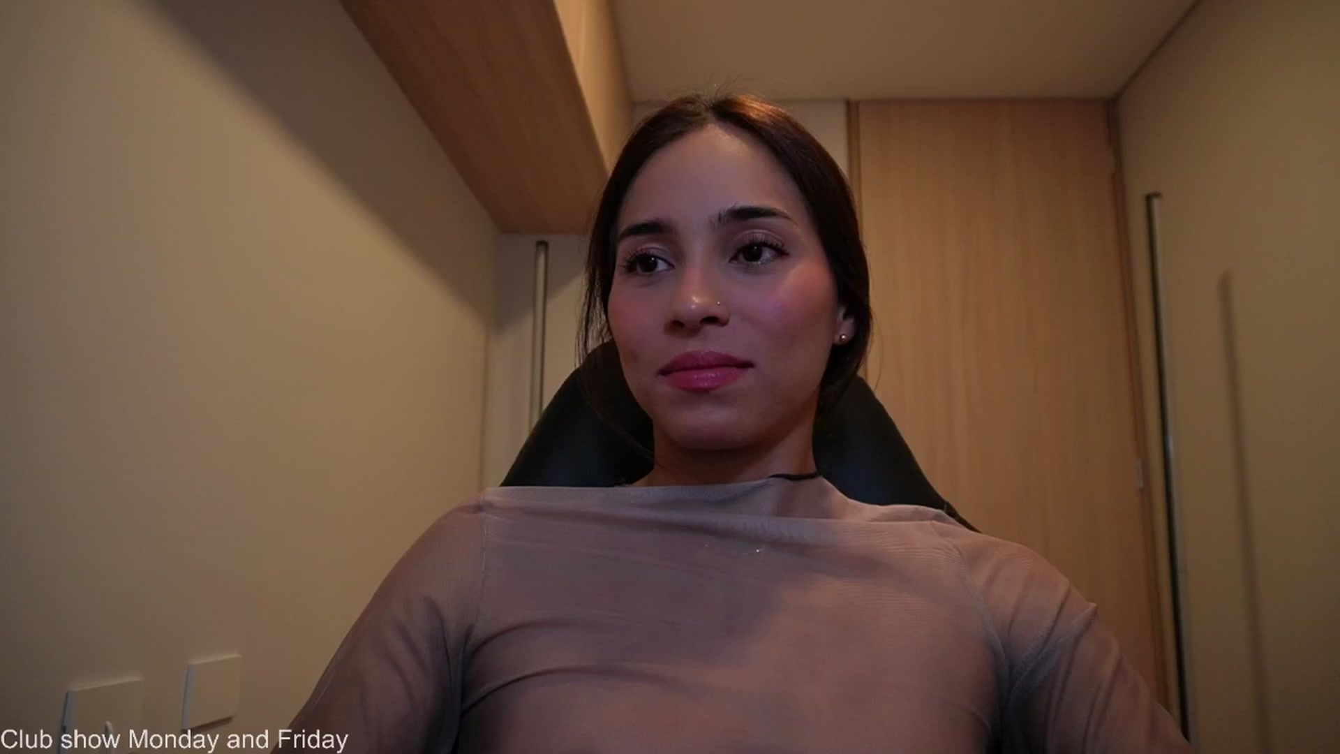Gallery image thumbnail from Xialing's myfreecams stream on, 06/24/2025, 22:21 image 17 of 20
