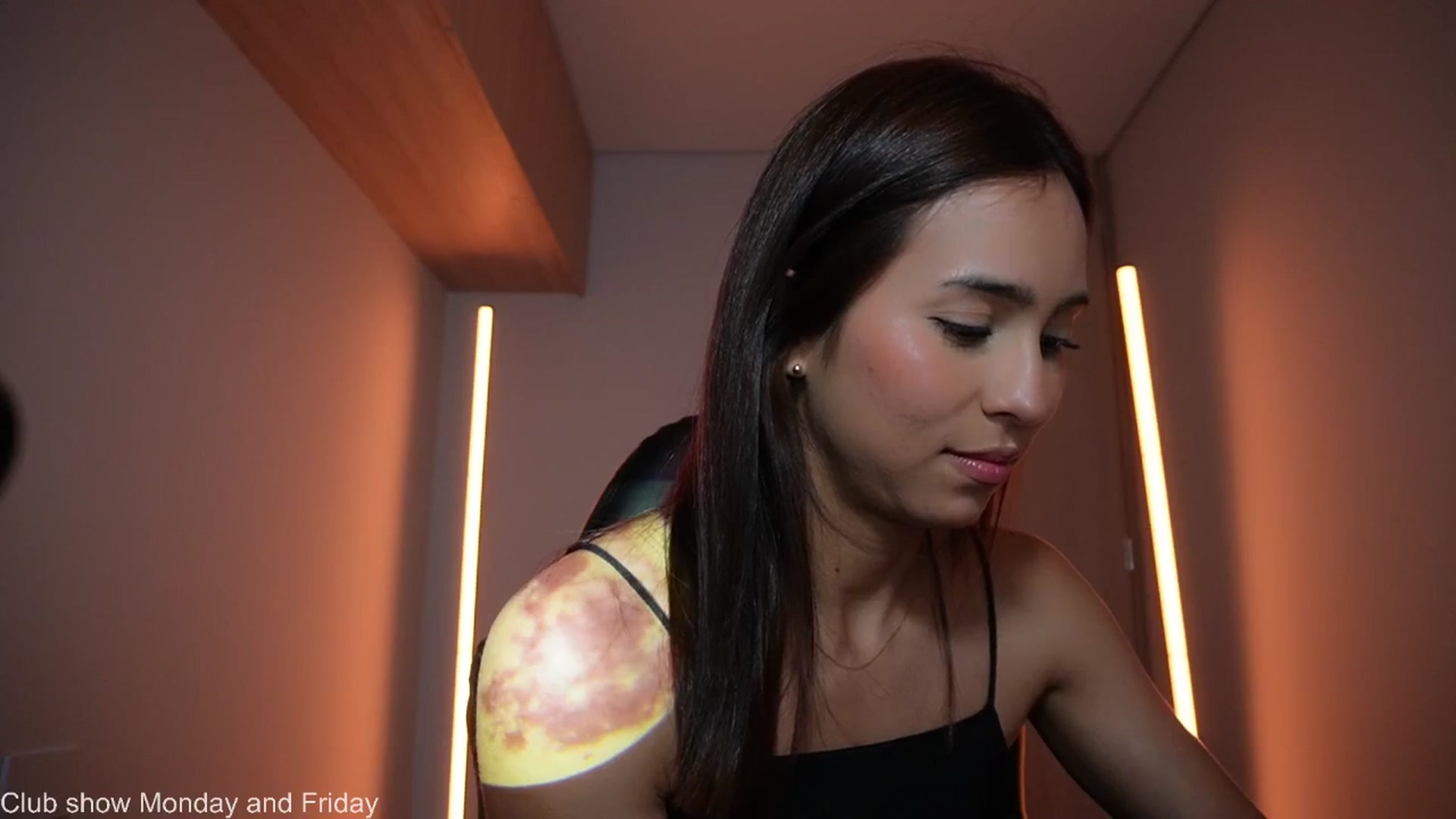 Gallery image thumbnail from Xialing's myfreecams stream on, 07/30/2025, 23:56 image 14 of 20