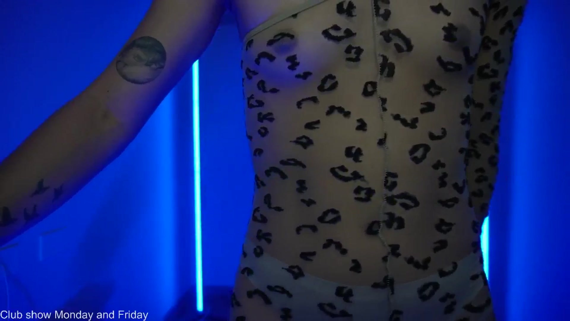Gallery image thumbnail from Xialing's myfreecams stream on, 08/10/2025, 22:00 image 14 of 20