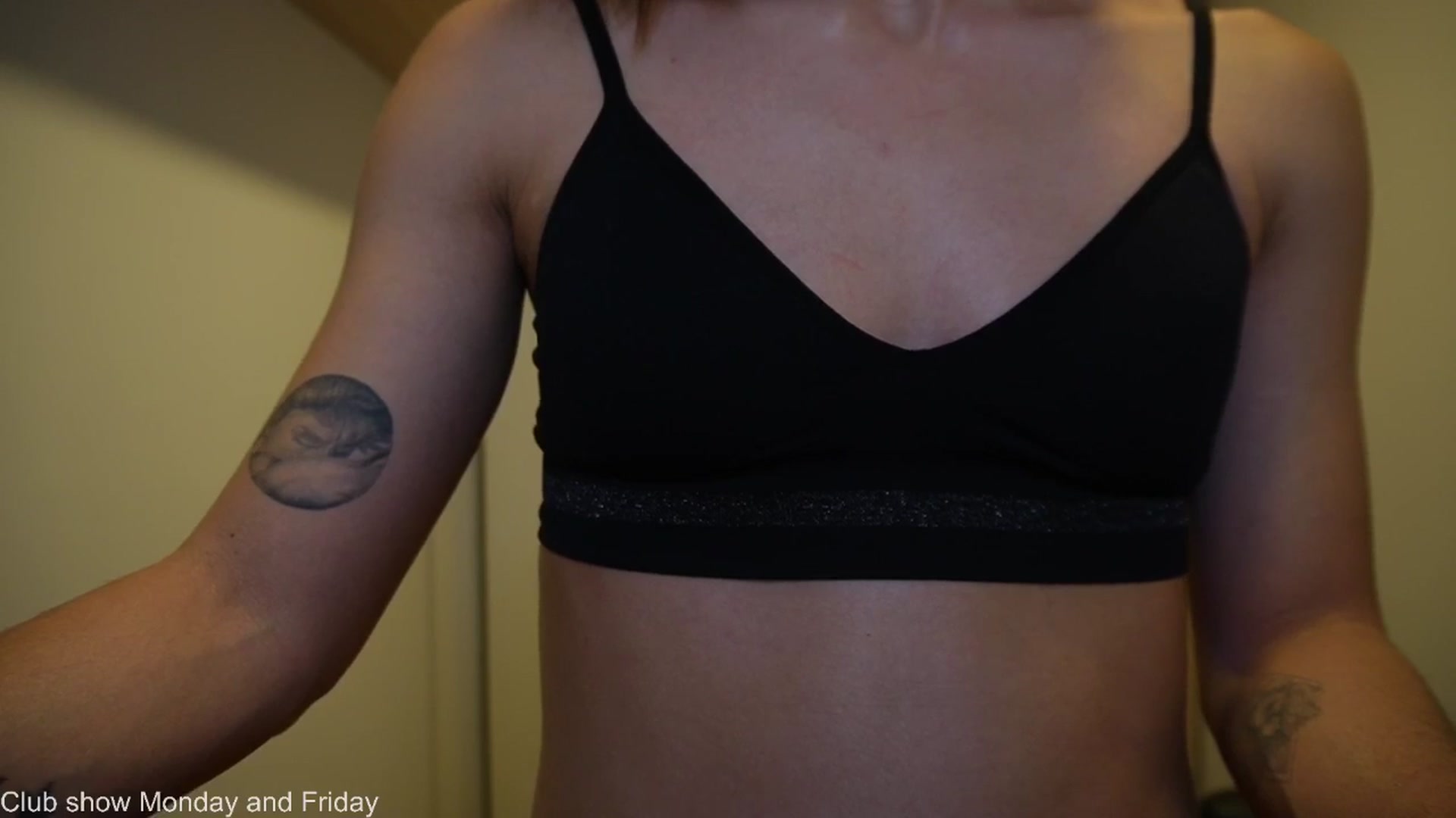 Gallery image thumbnail from Xialing's myfreecams stream on, 08/13/2025, 24:10 image 13 of 20