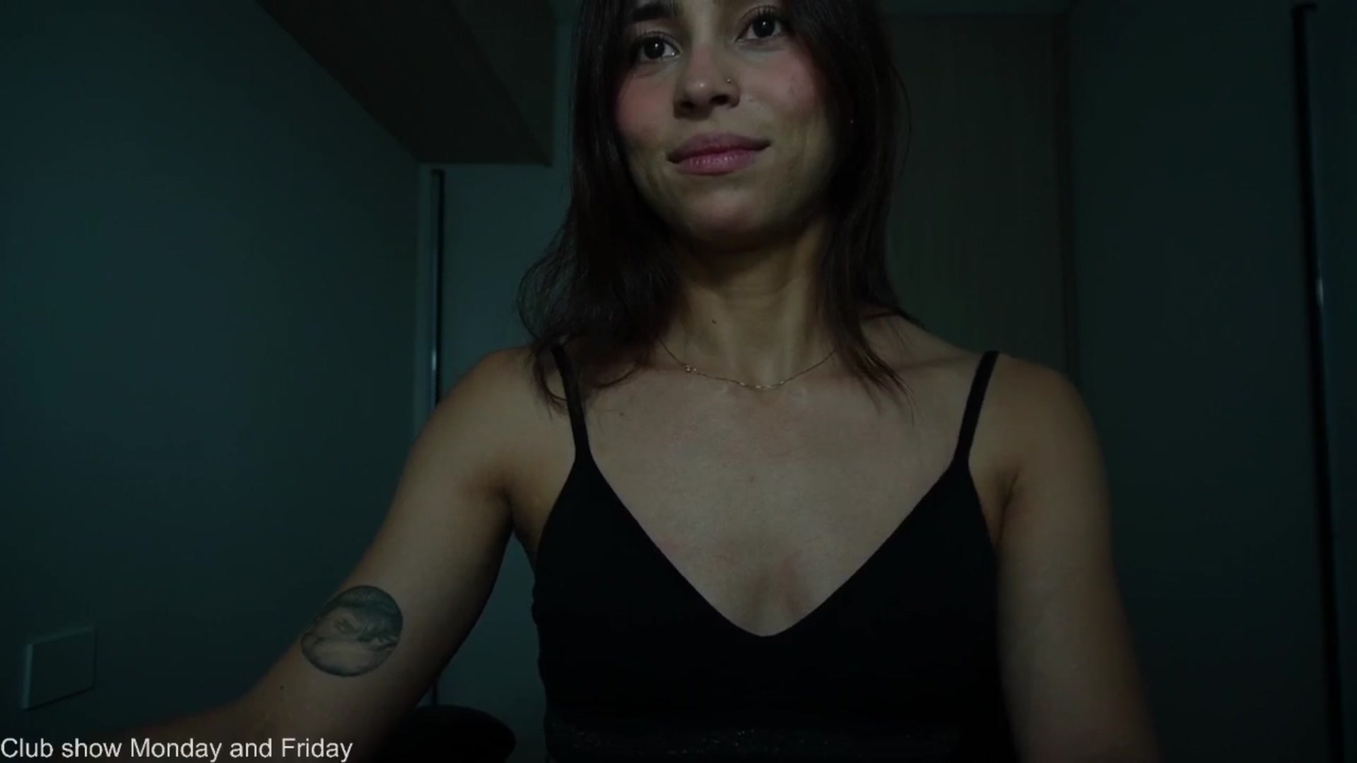 Gallery image thumbnail from Xialing's myfreecams stream on, 08/13/2025, 24:10 image 12 of 20