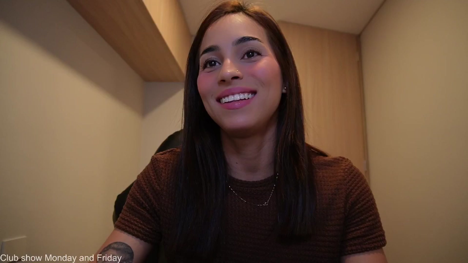 Gallery image thumbnail from Xialing's myfreecams stream on, 08/15/2025, 23:55 image 3 of 20