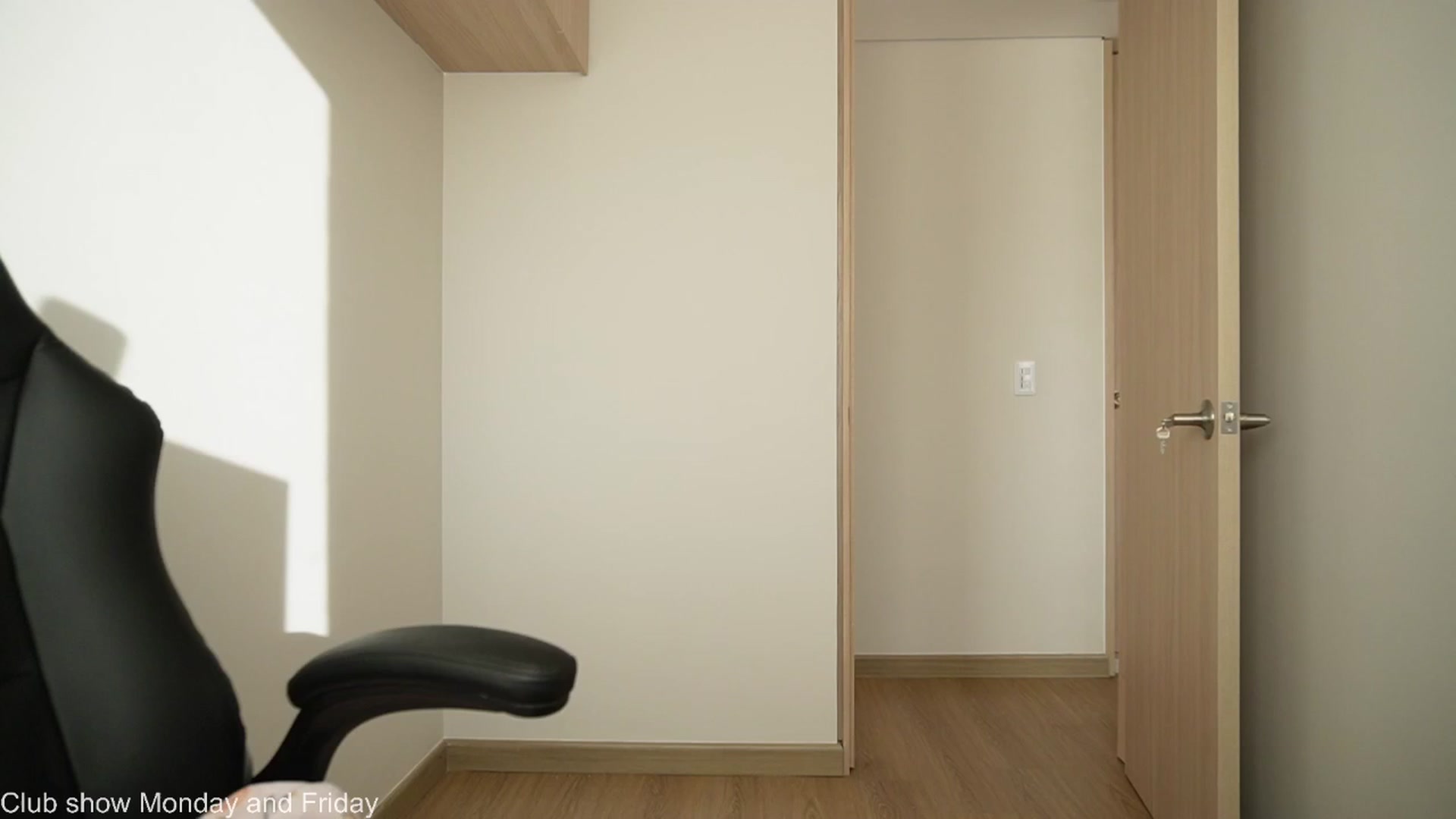 Gallery image thumbnail from Xialing's myfreecams stream on, 08/18/2025, 22:22 image 13 of 20
